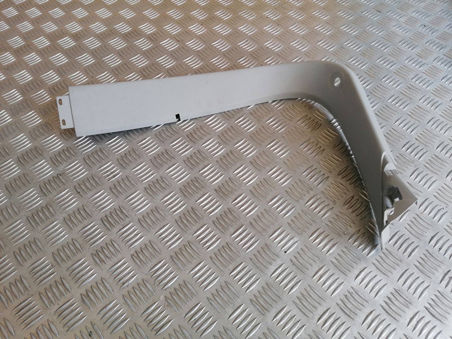 Bagāžnieka vāka apdare priekš OPEL ASTRA J 2012 1 Bagāžnieka vāka apdare priekš OPEL ASTRA J 2012