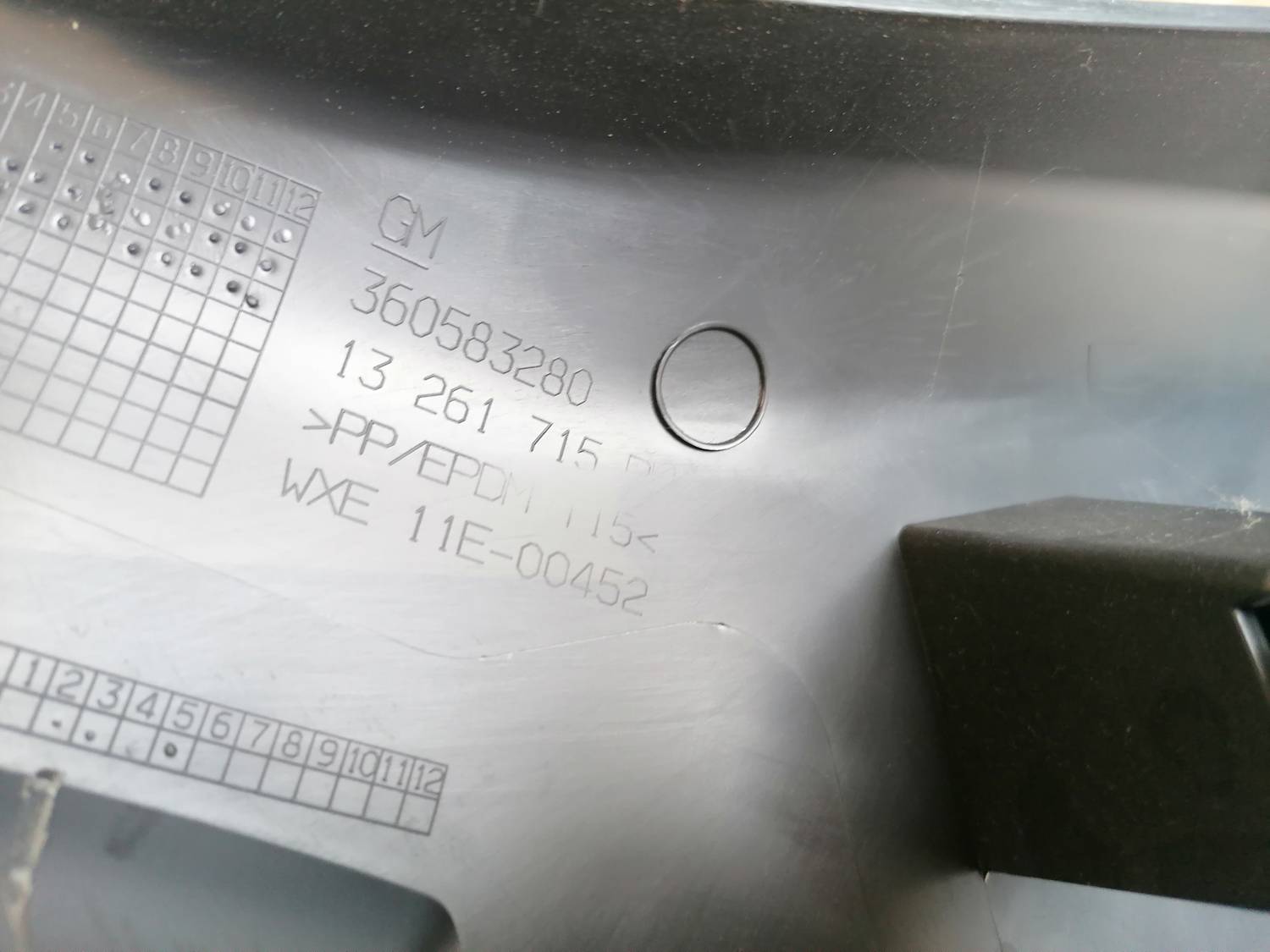 Aizmugurējas salona statnes apdare priekš OPEL ASTRA J 2012 4 Aizmugurējas salona statnes apdare priekš OPEL ASTRA J 2012