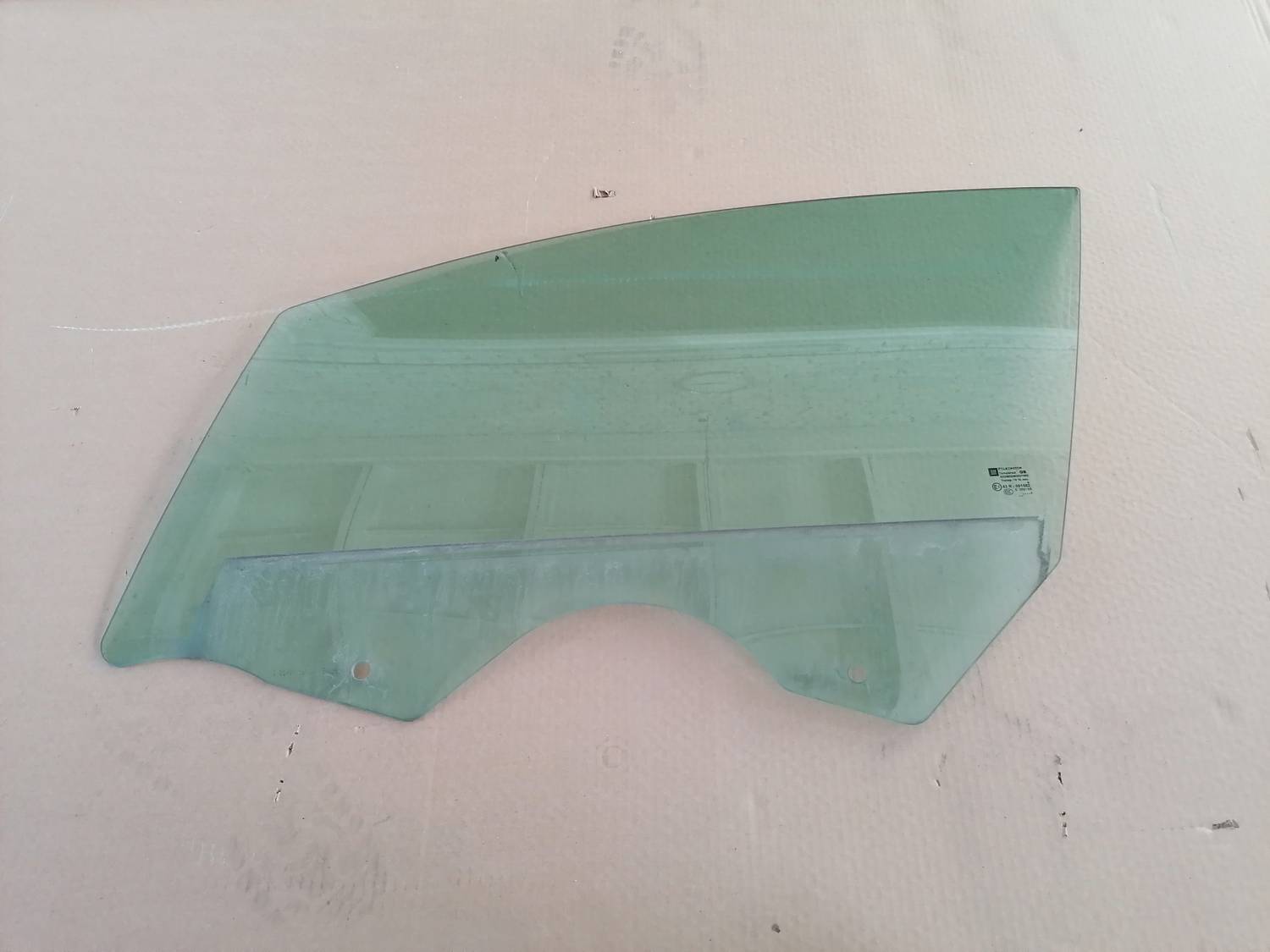 Priekšējo kreiso durvju stikls priekš OPEL ASTRA J 2012 1 Priekšējo kreiso durvju stikls priekš OPEL ASTRA J 2012