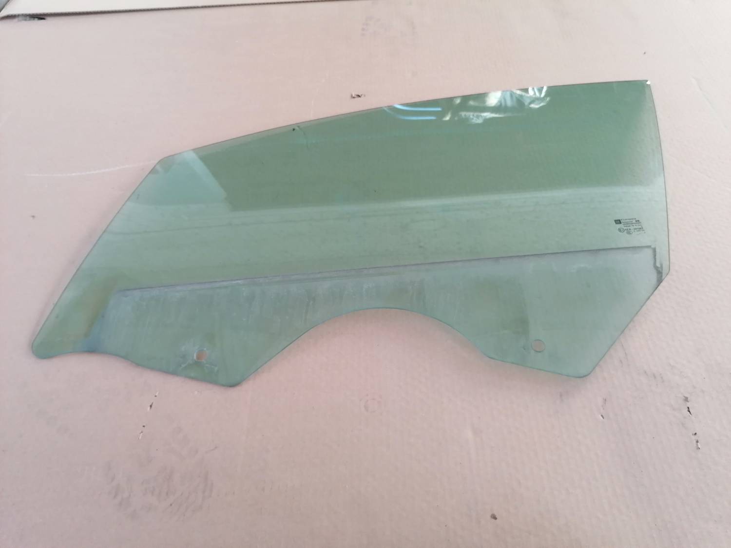 Priekšējo kreiso durvju stikls priekš OPEL ASTRA J 2012 2 Priekšējo kreiso durvju stikls priekš OPEL ASTRA J 2012