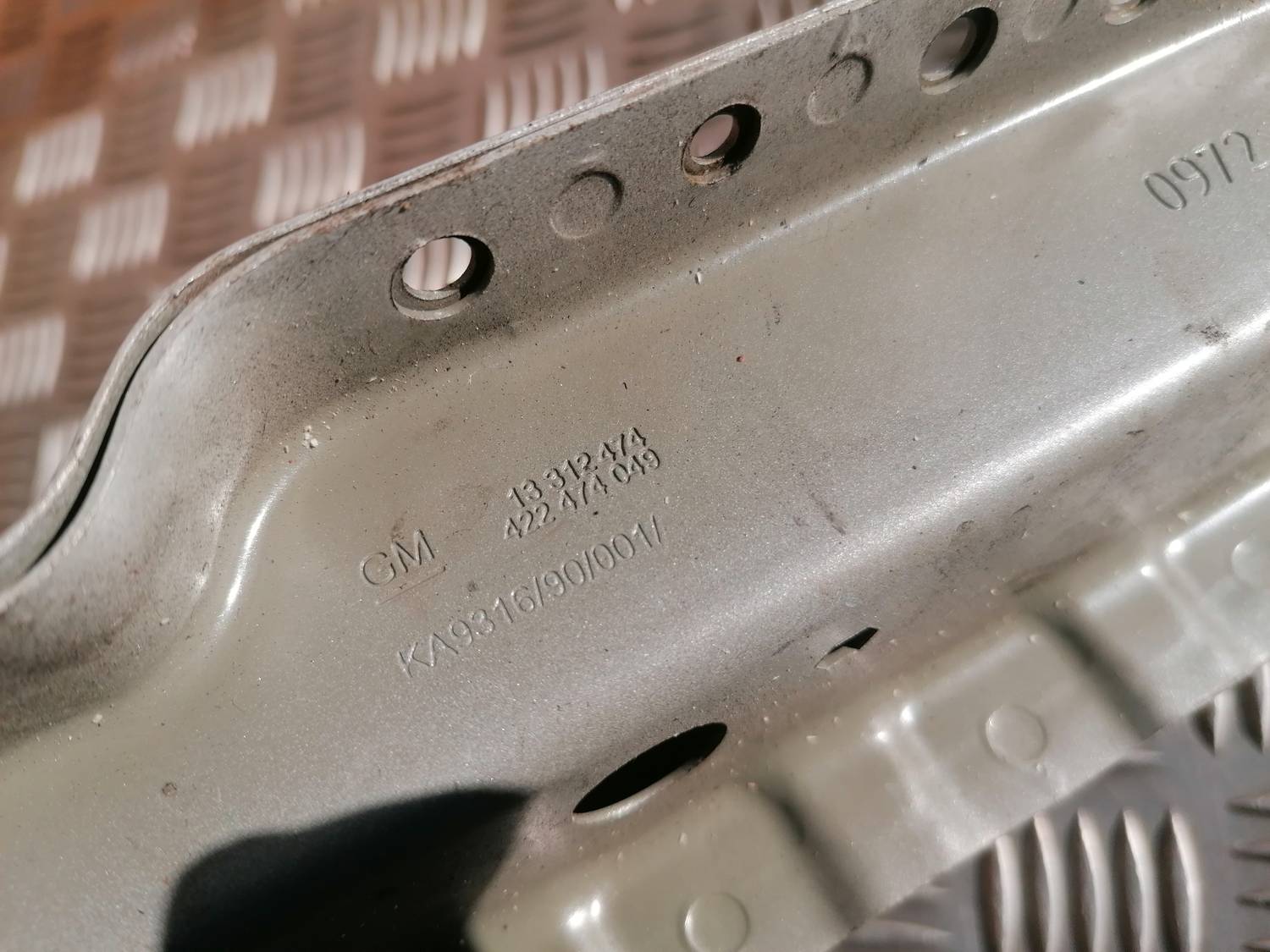 Priekšējā radiatora rāmja augšēja daļa priekš OPEL ASTRA J 2012