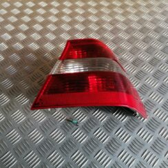 Aizmugurējais labais lukturis priekš BMW 318D E46 2002 SEDAN