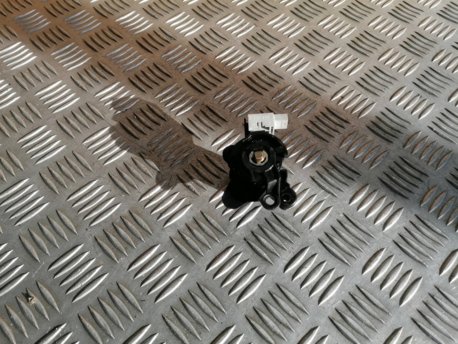 Bagāžnieka vāka slēdzene priekš BMW 318D E46 2002 SEDAN 3 Bagāžnieka vāka slēdzene priekš BMW 318D E46 2002 SEDAN