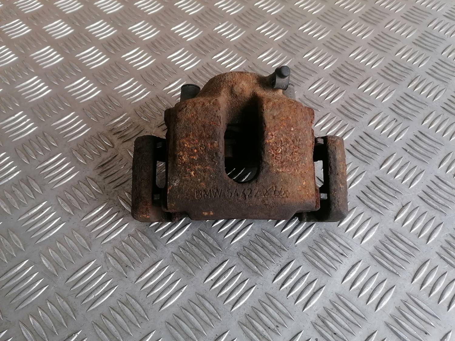 Priekšējais labais suports priekš BMW 318D E46 2002 SEDAN 2 Priekšējais labais suports priekš BMW 318D E46 2002 SEDAN