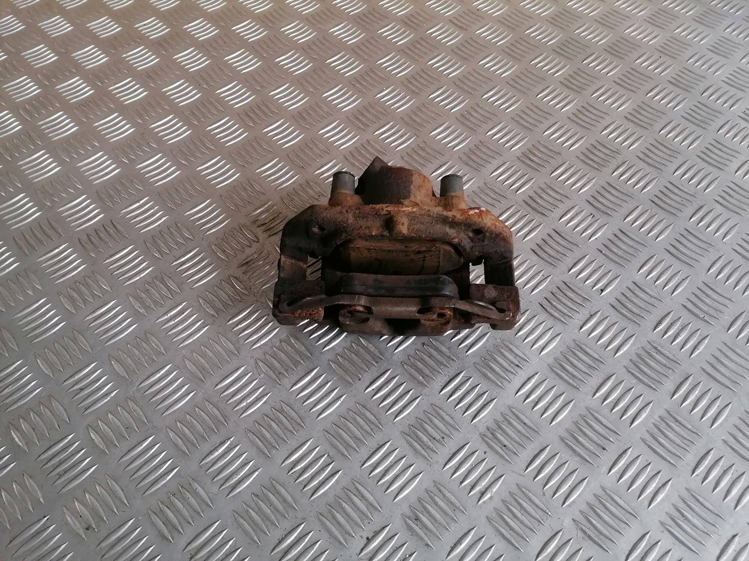 Priekšējais labais suports priekš BMW 318D E46 2002 SEDAN 3 Priekšējais labais suports priekš BMW 318D E46 2002 SEDAN