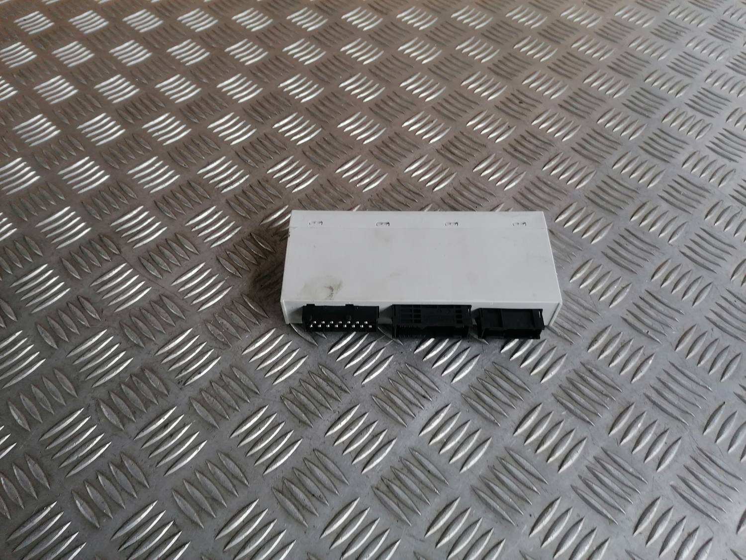 Komforta vadības bloks priekš BMW 318D E46 2002 SEDAN 4 Komforta vadības bloks priekš BMW 318D E46 2002 SEDAN