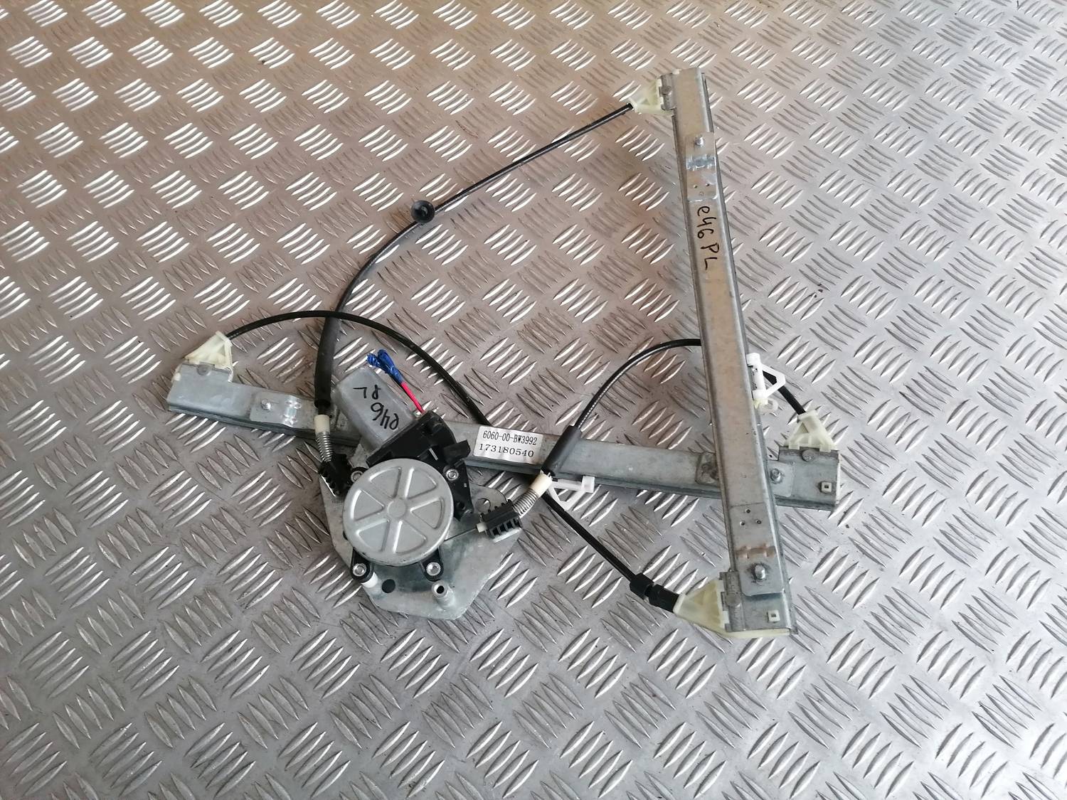 Stikla pacelšanas mehānisms priekšējais labais priekš BMW 318D E46 2002 SEDAN