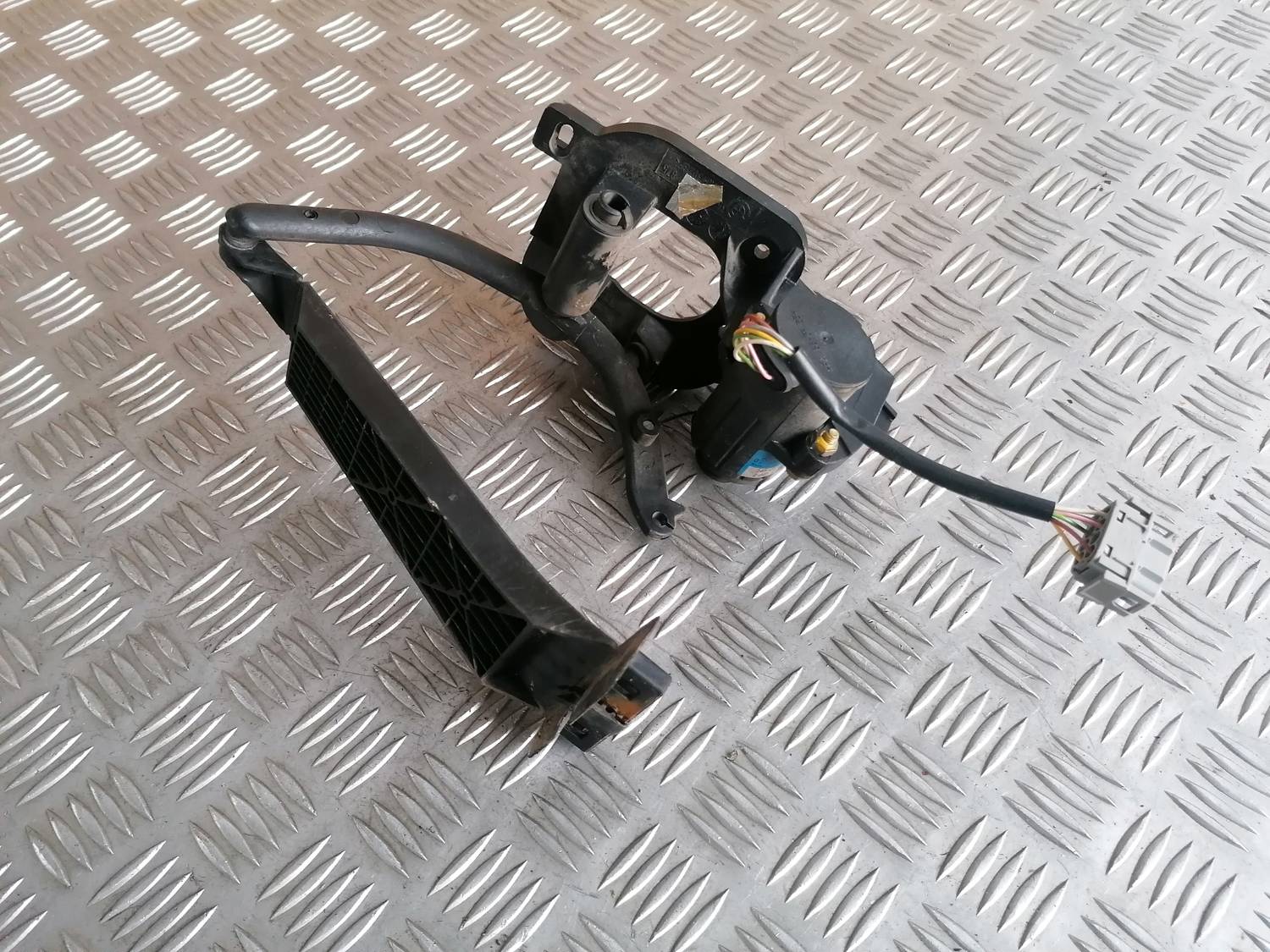 Gāzes pedālis priekš BMW 318D E46 2002 SEDAN