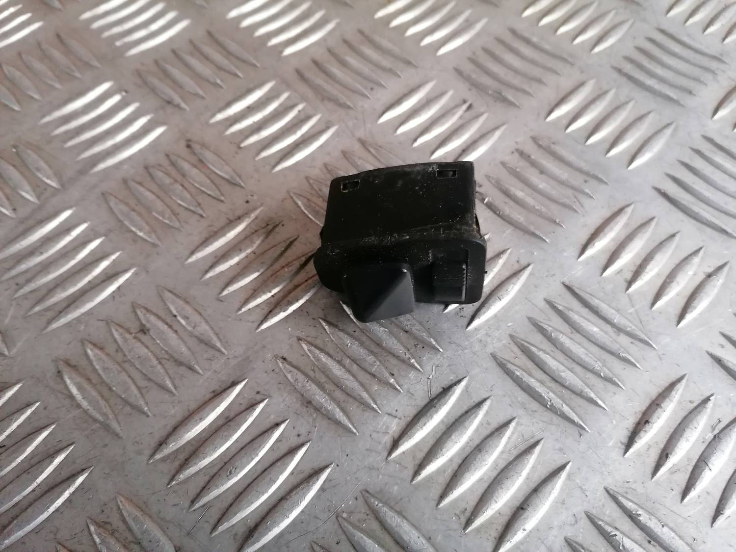 Spoguļa regulēšanas poga priekš BMW 318D E46 2002 SEDAN 2 Spoguļa regulēšanas poga priekš BMW 318D E46 2002 SEDAN