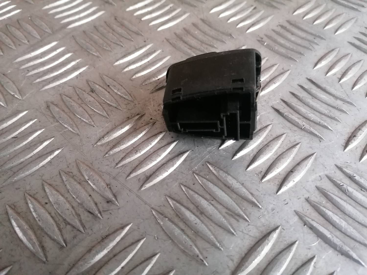 Spoguļa regulēšanas poga priekš BMW 318D E46 2002 SEDAN 4 Spoguļa regulēšanas poga priekš BMW 318D E46 2002 SEDAN