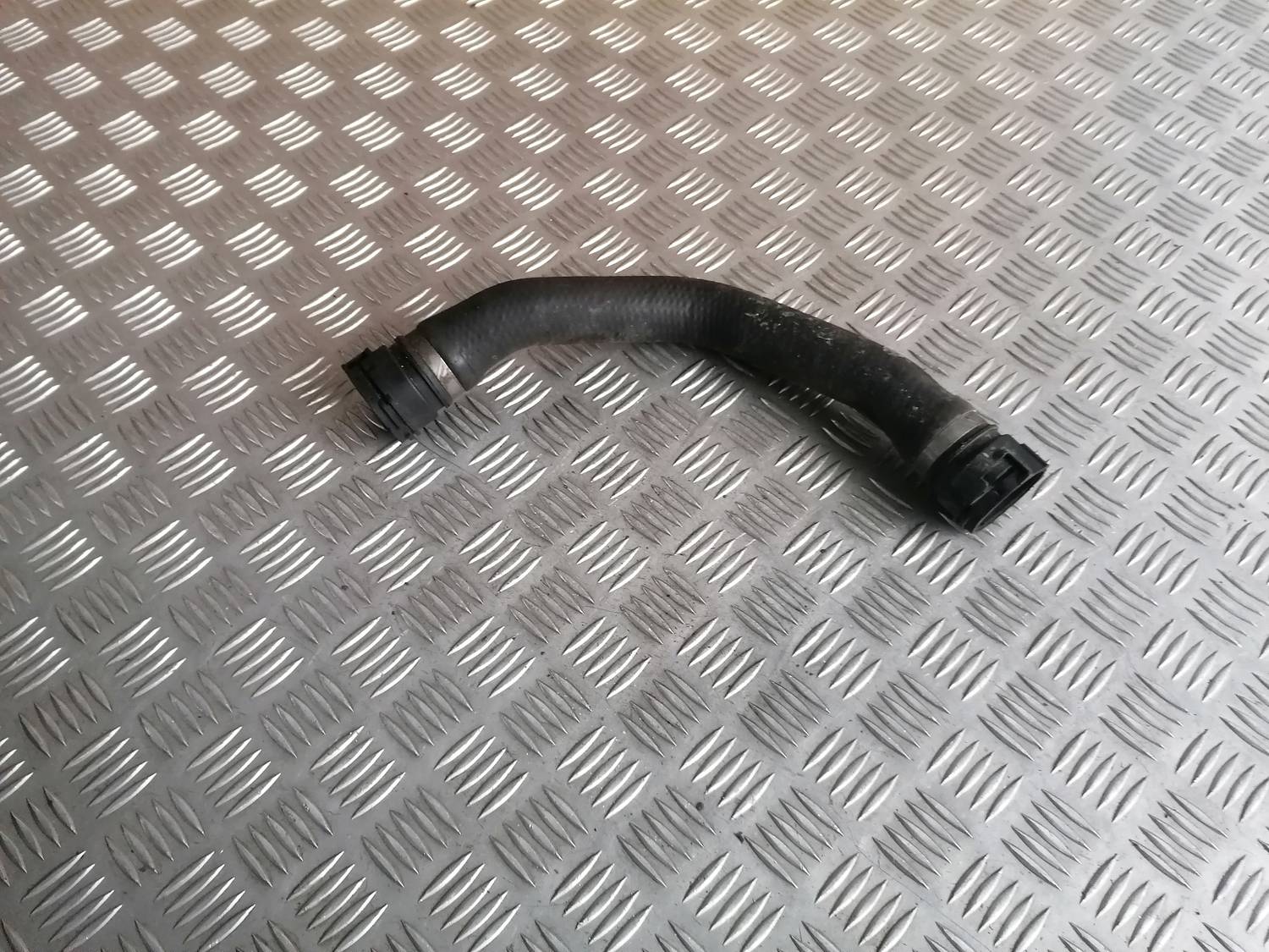 Dzesēšanas caurule priekš BMW 318D E46 2002 SEDAN 1 Dzesēšanas caurule priekš BMW 318D E46 2002 SEDAN