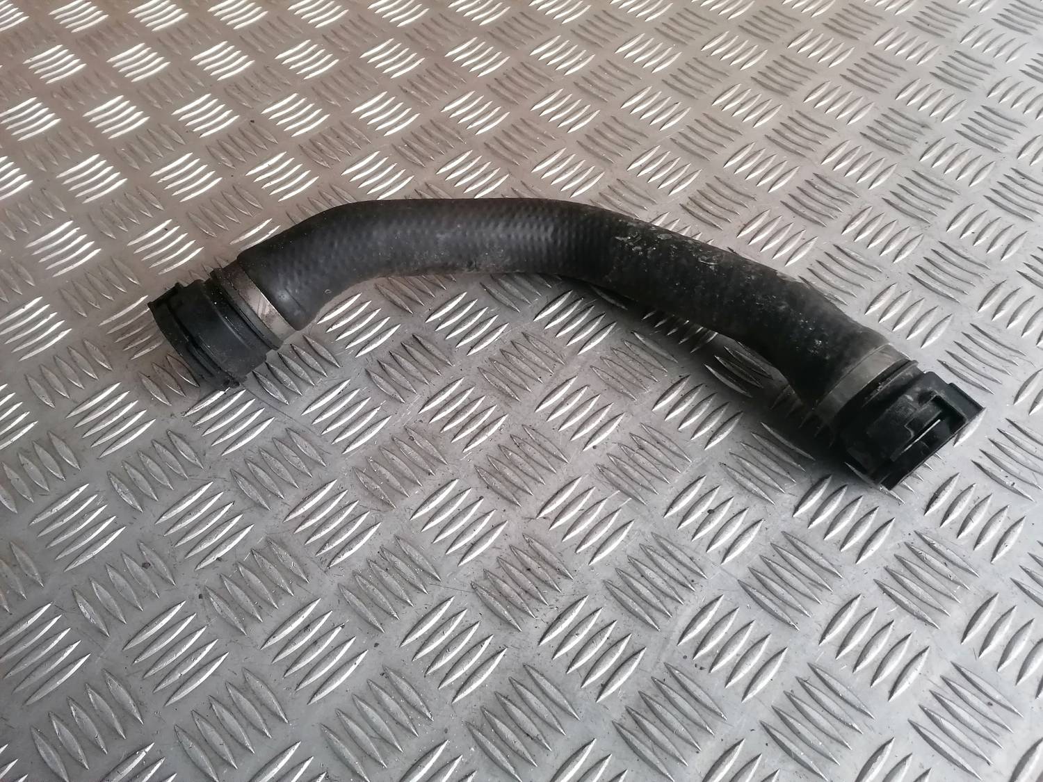 Dzesēšanas caurule priekš BMW 318D E46 2002 SEDAN 2 Dzesēšanas caurule priekš BMW 318D E46 2002 SEDAN