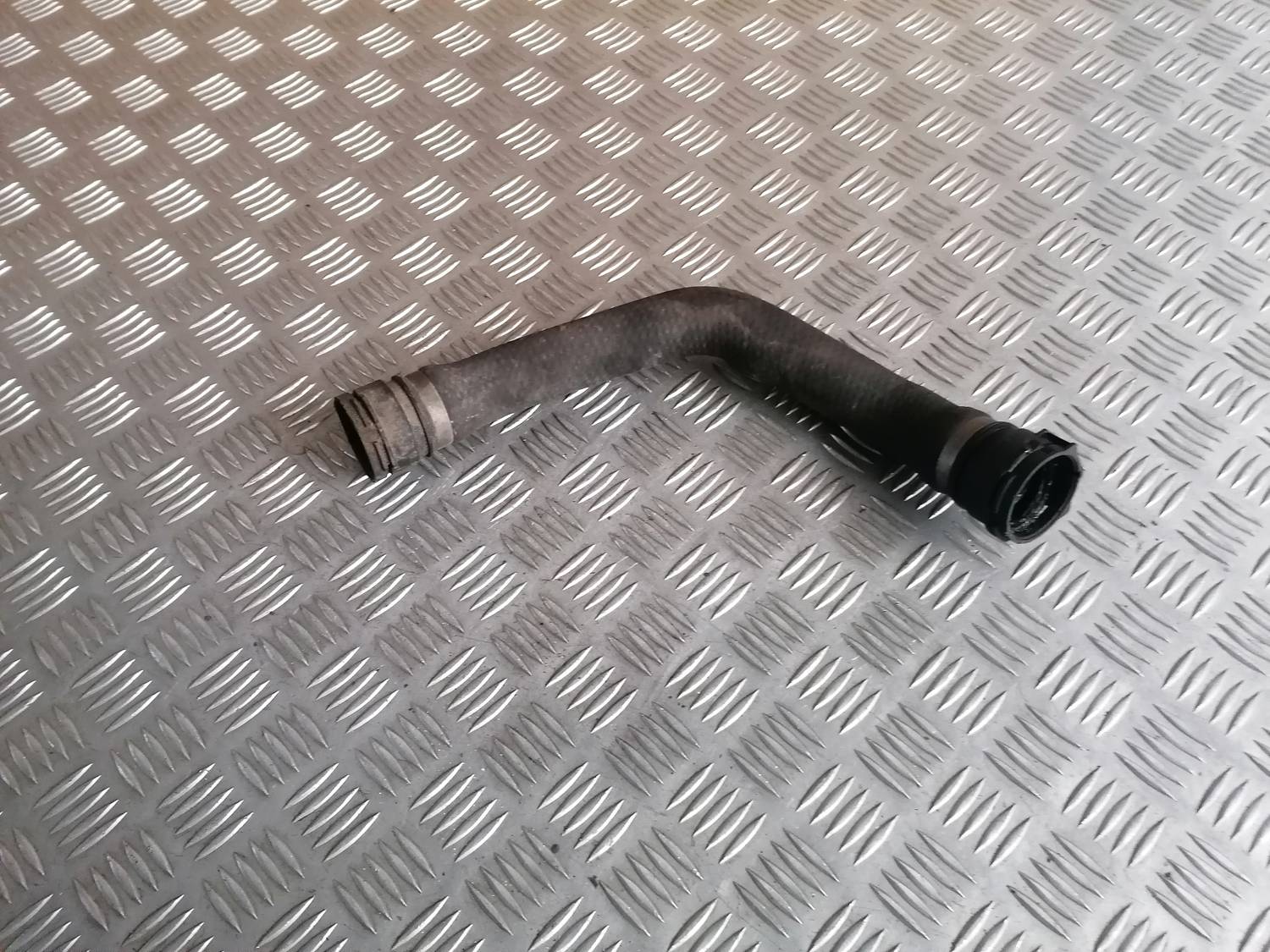 Dzesēšanas caurule priekš BMW 318D E46 2002 SEDAN 1 Dzesēšanas caurule priekš BMW 318D E46 2002 SEDAN