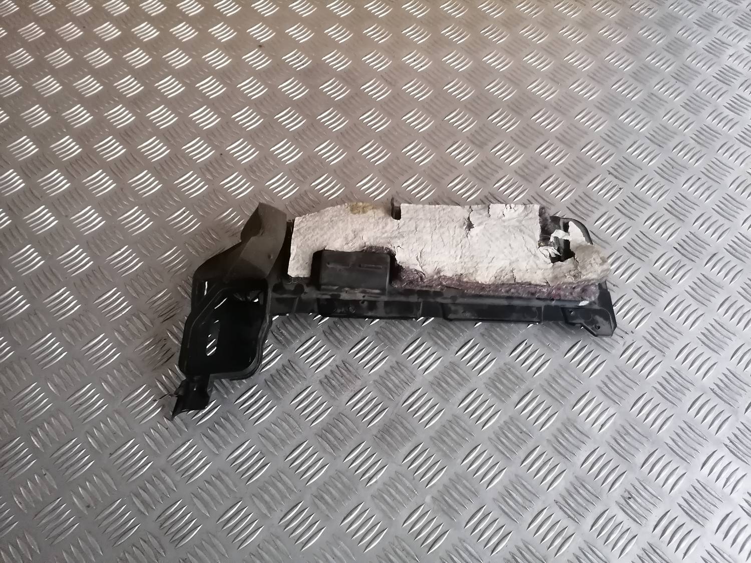 Mērinstrumentu paneļa apakšēja apdare priekš BMW 318D E46 2002 SEDAN