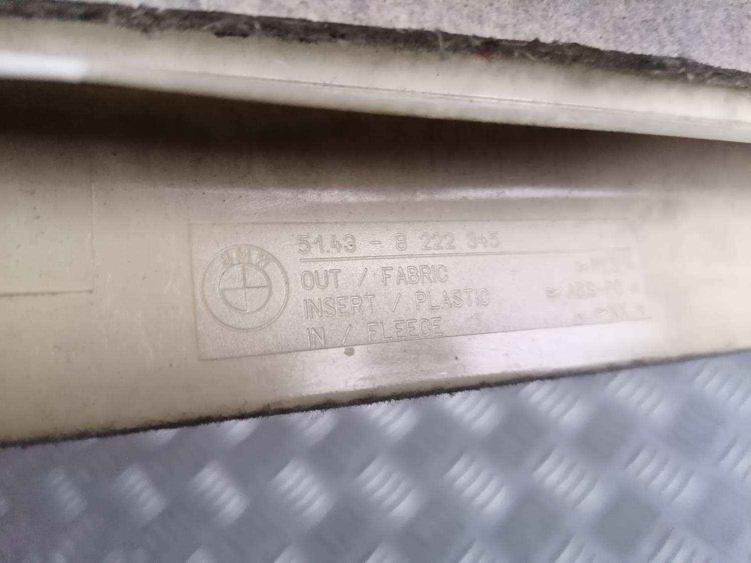 Aizmugurējas salona statnes apdare priekš BMW 318D E46 2002 SEDAN