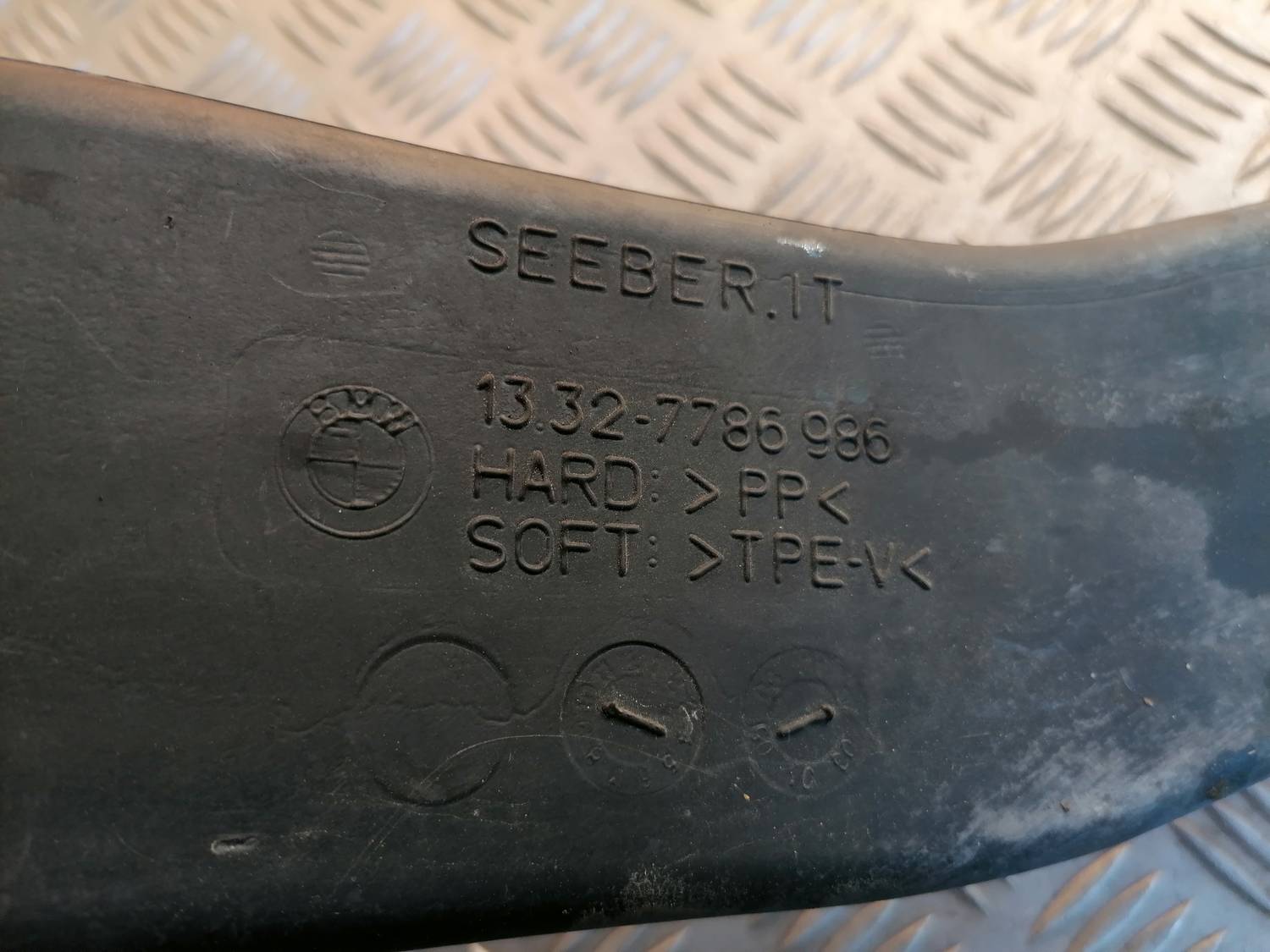 Gaisa vads priekš BMW 318D E46 2002 SEDAN 4 Gaisa vads priekš BMW 318D E46 2002 SEDAN