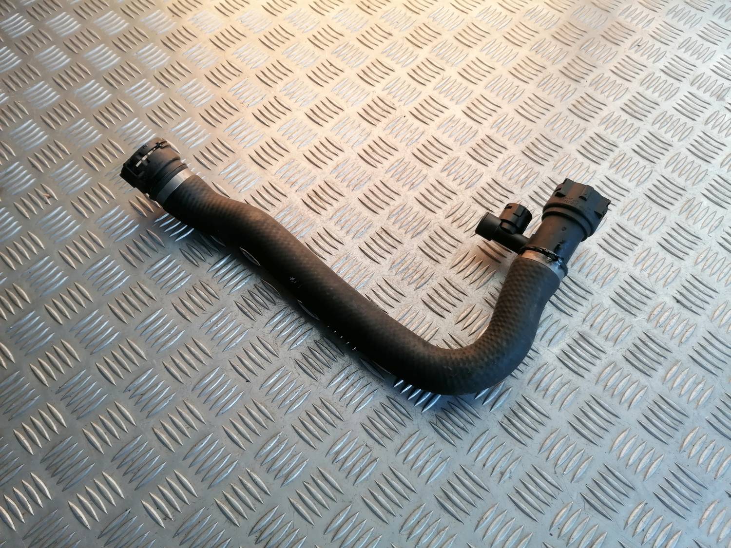 Dzesēšanas caurule priekš BMW 318D E46 2002 SEDAN 1 Dzesēšanas caurule priekš BMW 318D E46 2002 SEDAN