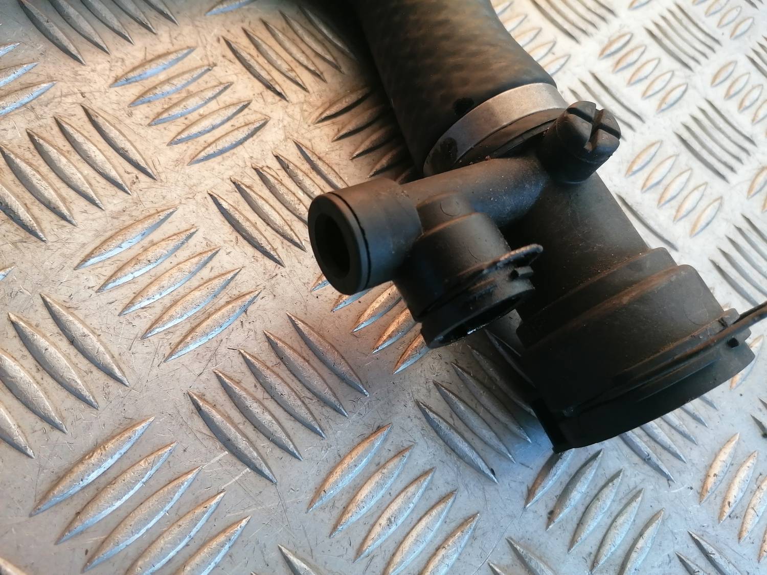 Dzesēšanas caurule priekš BMW 318D E46 2002 SEDAN 3 Dzesēšanas caurule priekš BMW 318D E46 2002 SEDAN