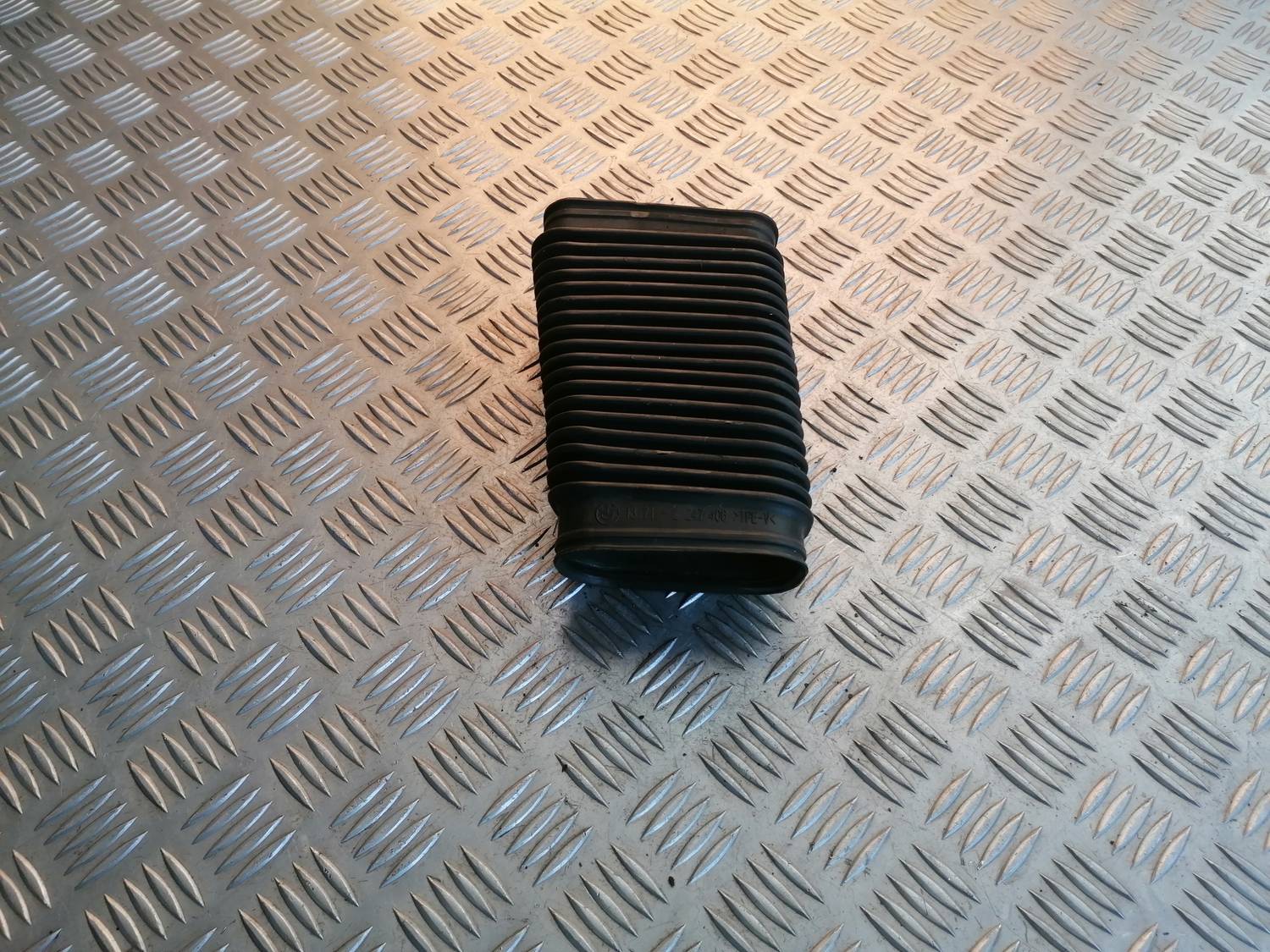 Gaisa filtra korpusa caurule priekš BMW 318D E46 2002 SEDAN 1 Gaisa filtra korpusa caurule priekš BMW 318D E46 2002 SEDAN