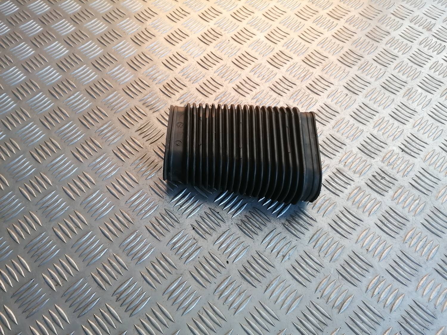 Gaisa filtra korpusa caurule priekš BMW 318D E46 2002 SEDAN 2 Gaisa filtra korpusa caurule priekš BMW 318D E46 2002 SEDAN