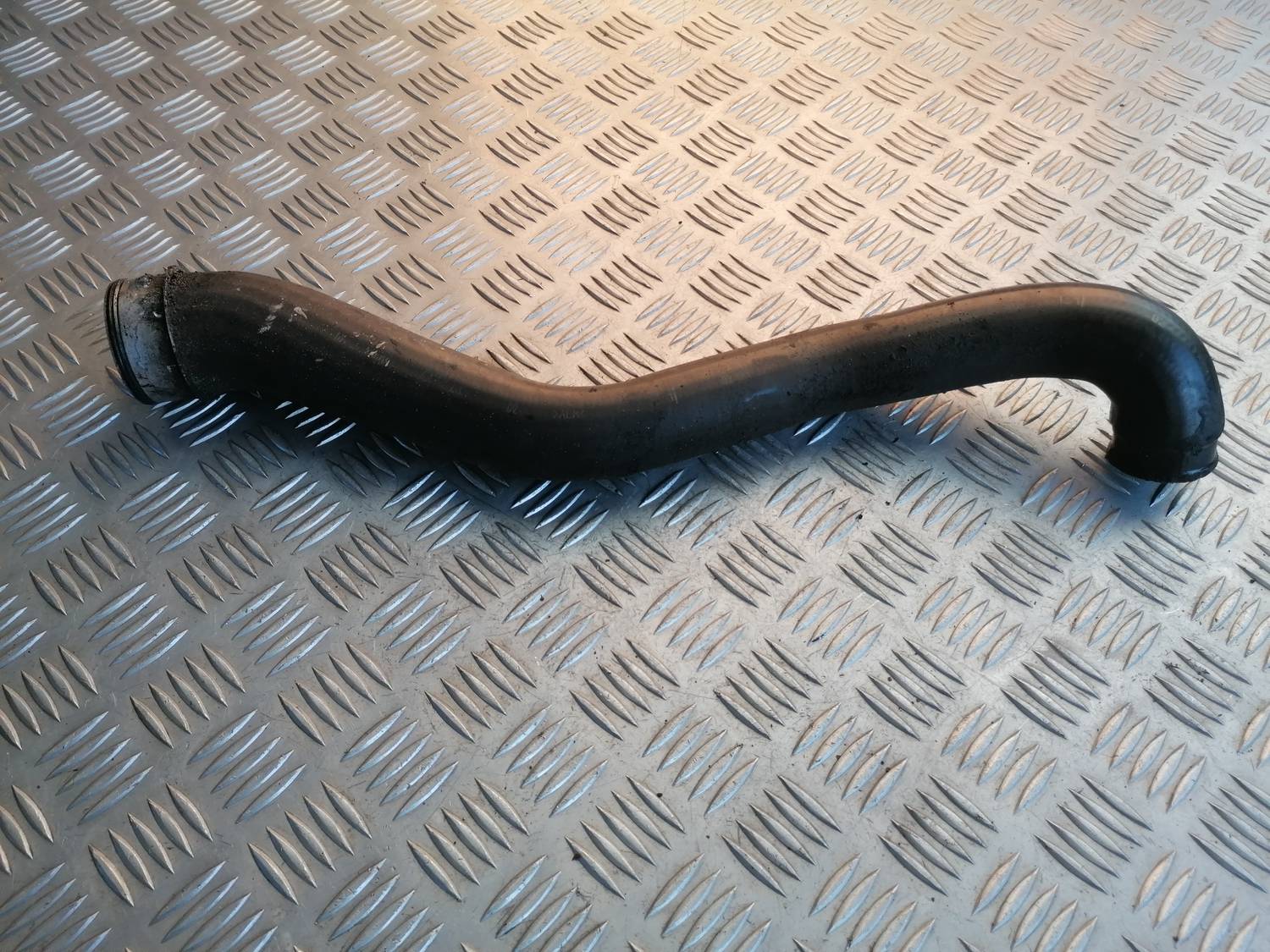 Interkulera caurule priekš BMW 318D E46 2002 SEDAN 2 Interkulera caurule priekš BMW 318D E46 2002 SEDAN