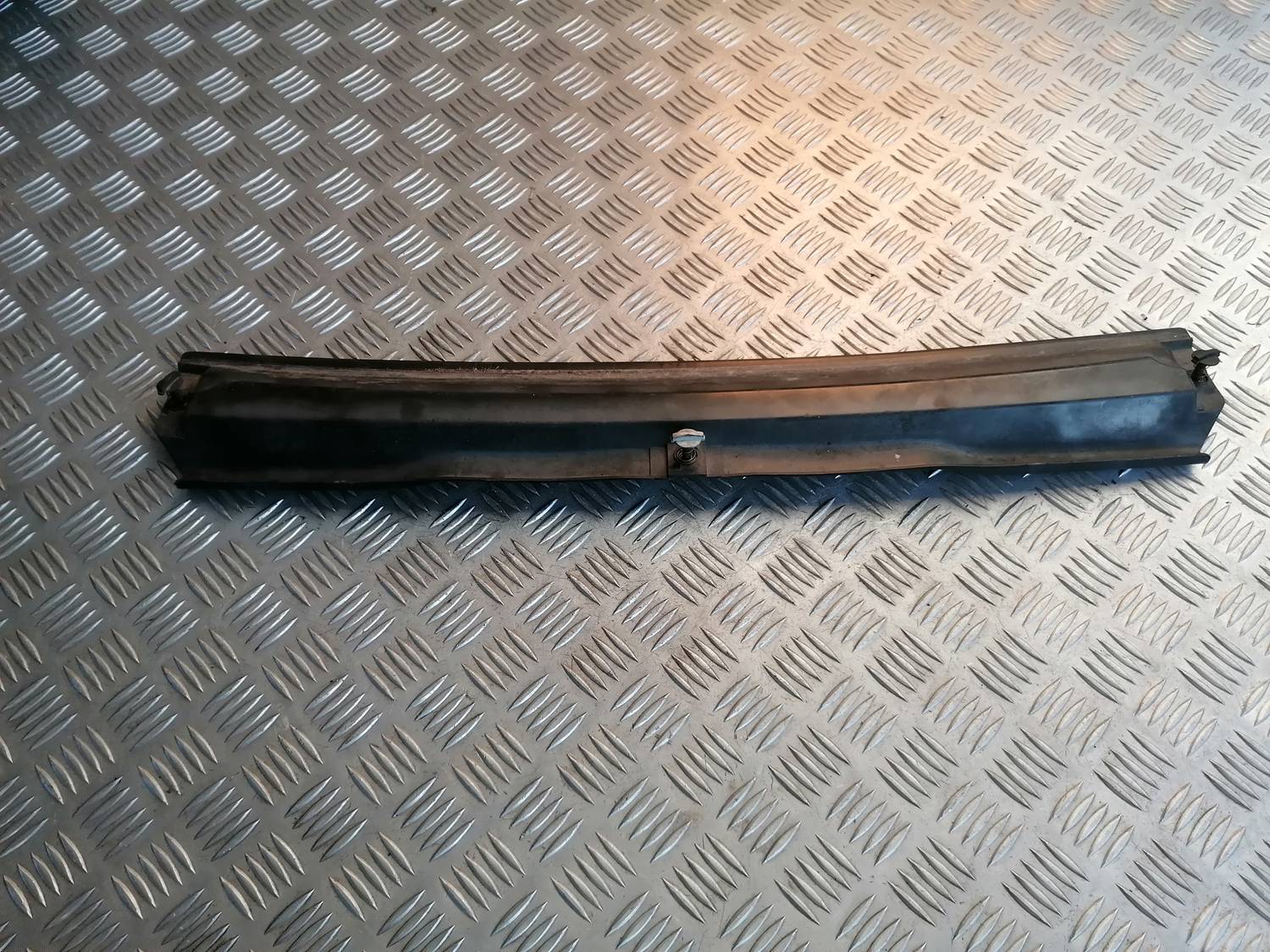 Salona gaisa filtra korpusa vāks priekš BMW 318D E46 2002 SEDAN