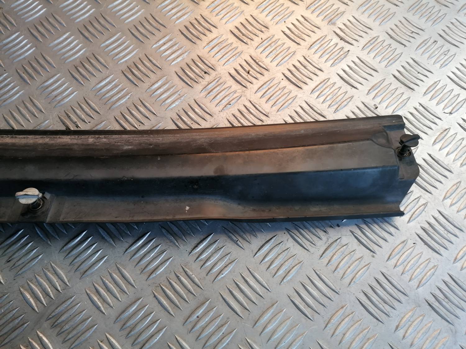 Salona gaisa filtra korpusa vāks priekš BMW 318D E46 2002 SEDAN