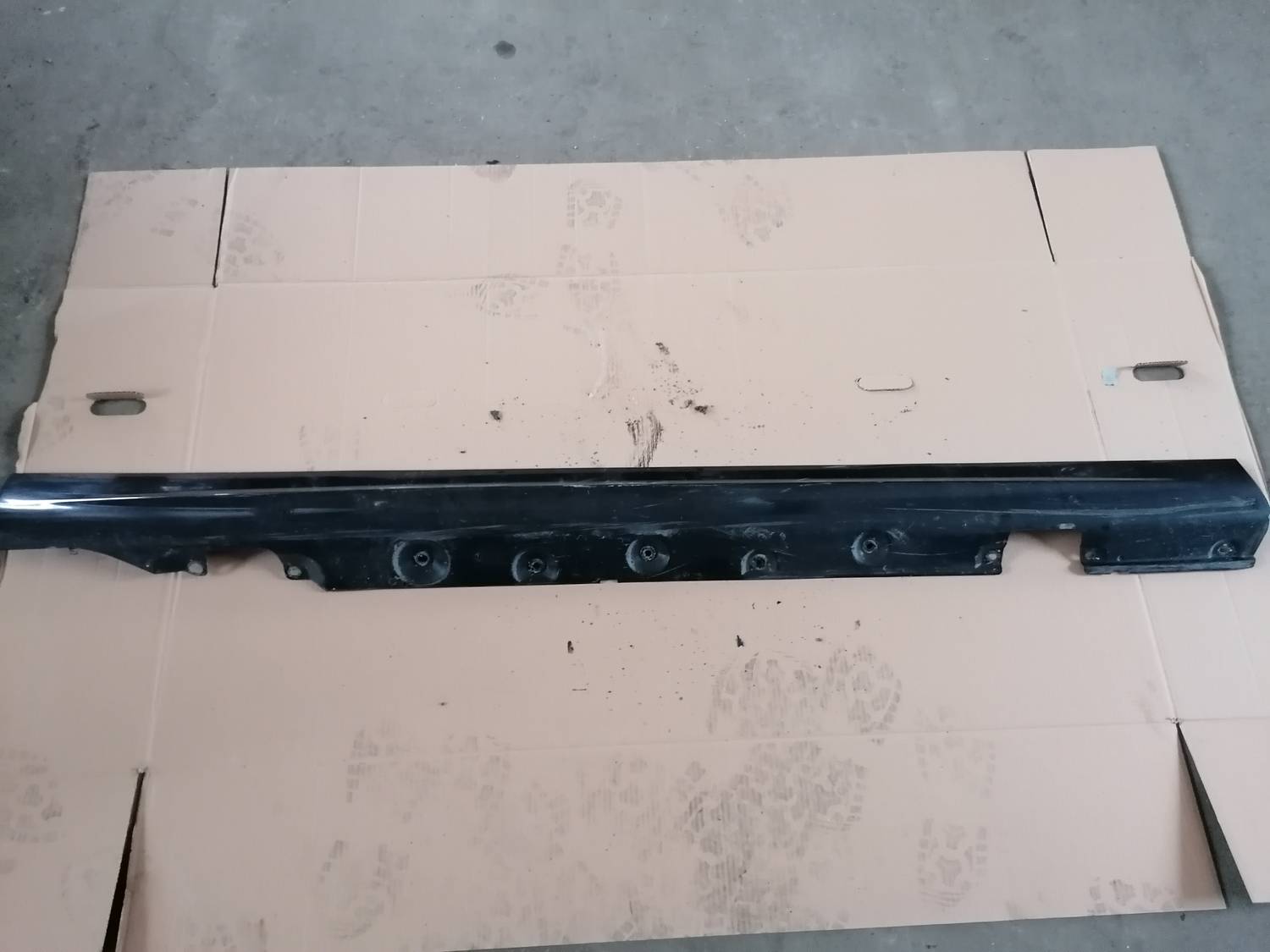 Ārēja sliekšņa laba uzlika priekš BMW 318D E46 2002 SEDAN 1 Ārēja sliekšņa laba uzlika priekš BMW 318D E46 2002 SEDAN