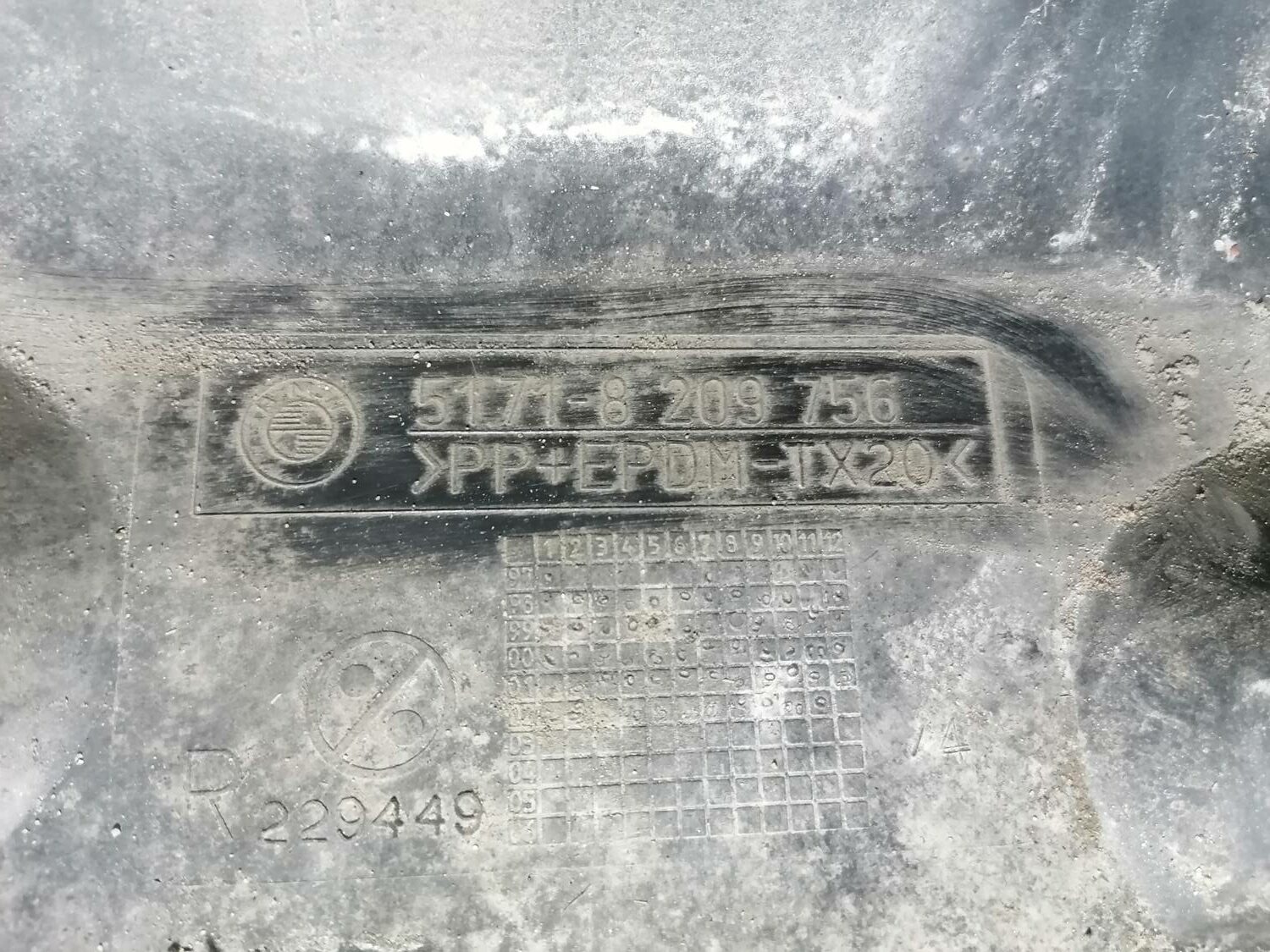 Ārēja sliekšņa laba uzlika priekš BMW 318D E46 2002 SEDAN 4 Ārēja sliekšņa laba uzlika priekš BMW 318D E46 2002 SEDAN