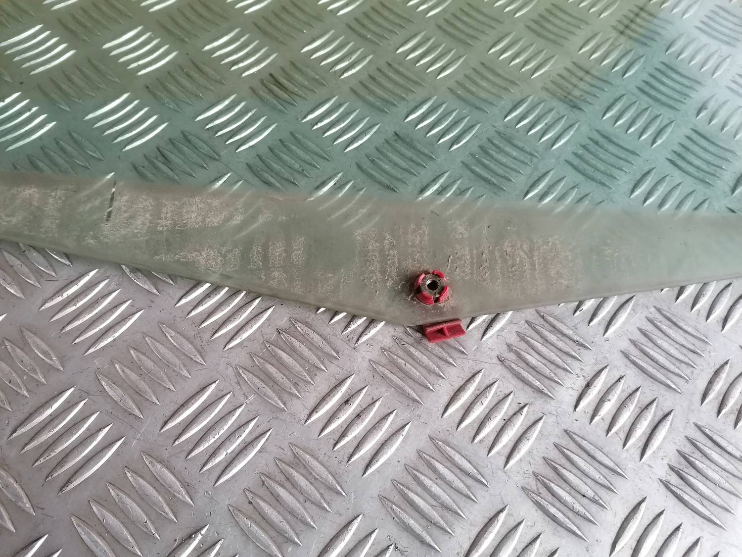 Aizmugurējo labo durvju stikls priekš BMW 318D E46 2002 SEDAN