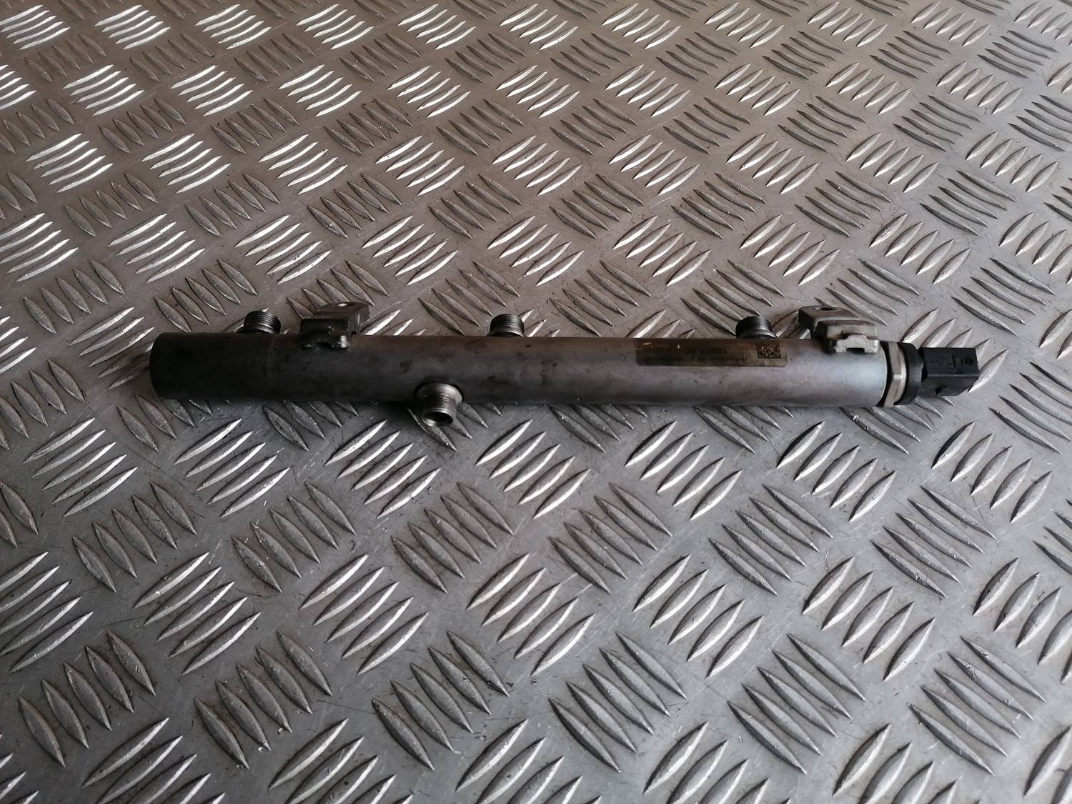 Degvielas sadales caurule priekš MERCEDES BENZ ML280 2008 OBSIDIAN BLACK 2 Degvielas sadales caurule priekš MERCEDES BENZ ML280 2008 OBSIDIAN BLACK