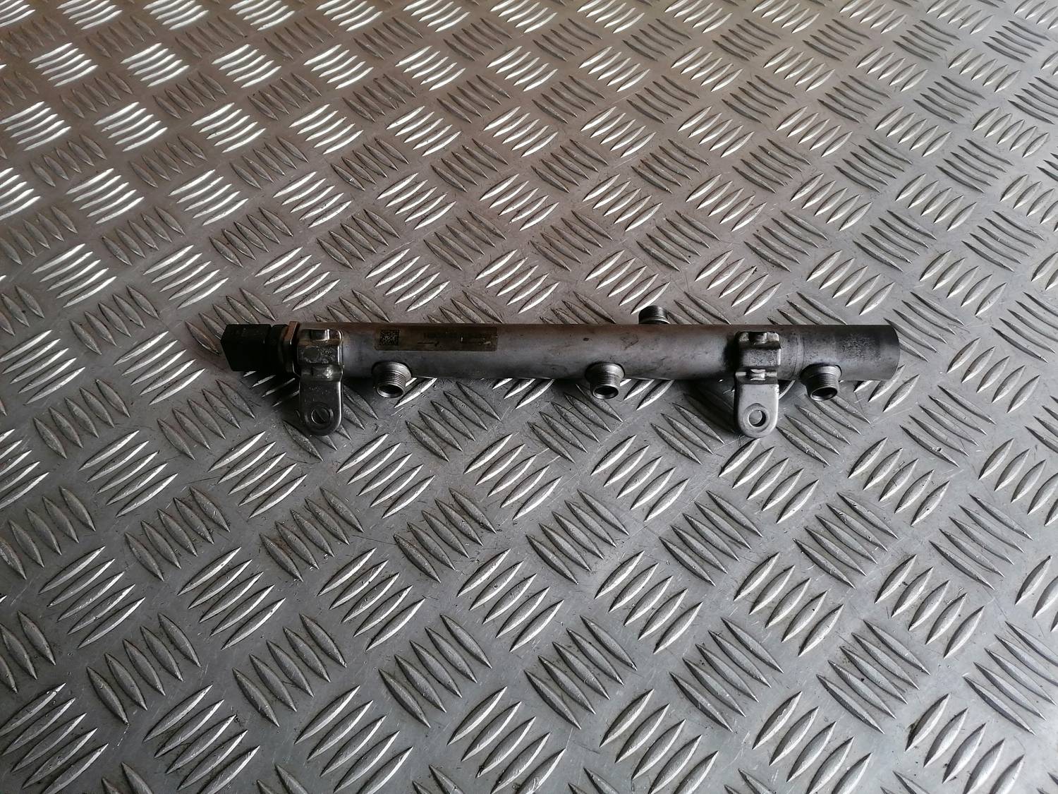 Degvielas sadales caurule priekš MERCEDES BENZ ML280 2008 OBSIDIAN BLACK 3 Degvielas sadales caurule priekš MERCEDES BENZ ML280 2008 OBSIDIAN BLACK