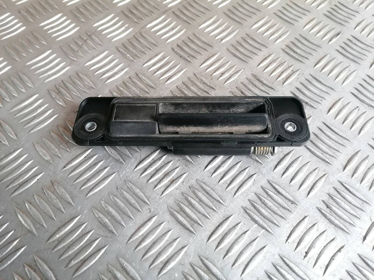 Bagažnieka vāka rokturis priekš MERCEDES BENZ ML280 2008 OBSIDIAN BLACK 2 Bagažnieka vāka rokturis priekš MERCEDES BENZ ML280 2008 OBSIDIAN BLACK