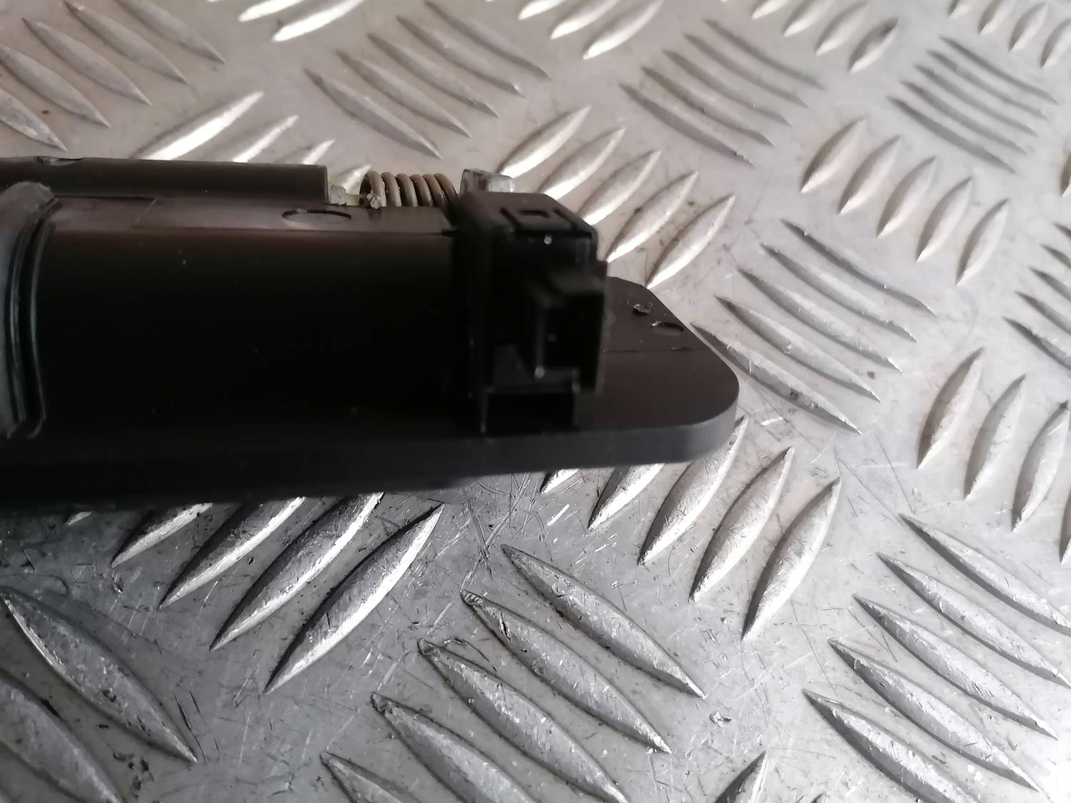 Bagažnieka vāka rokturis priekš MERCEDES BENZ ML280 2008 OBSIDIAN BLACK 4 Bagažnieka vāka rokturis priekš MERCEDES BENZ ML280 2008 OBSIDIAN BLACK