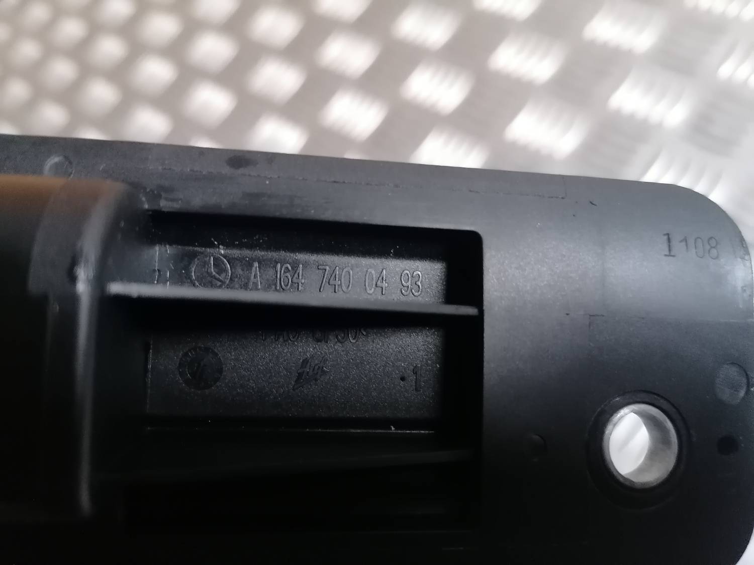 Bagažnieka vāka rokturis priekš MERCEDES BENZ ML280 2008 OBSIDIAN BLACK 5 Bagažnieka vāka rokturis priekš MERCEDES BENZ ML280 2008 OBSIDIAN BLACK