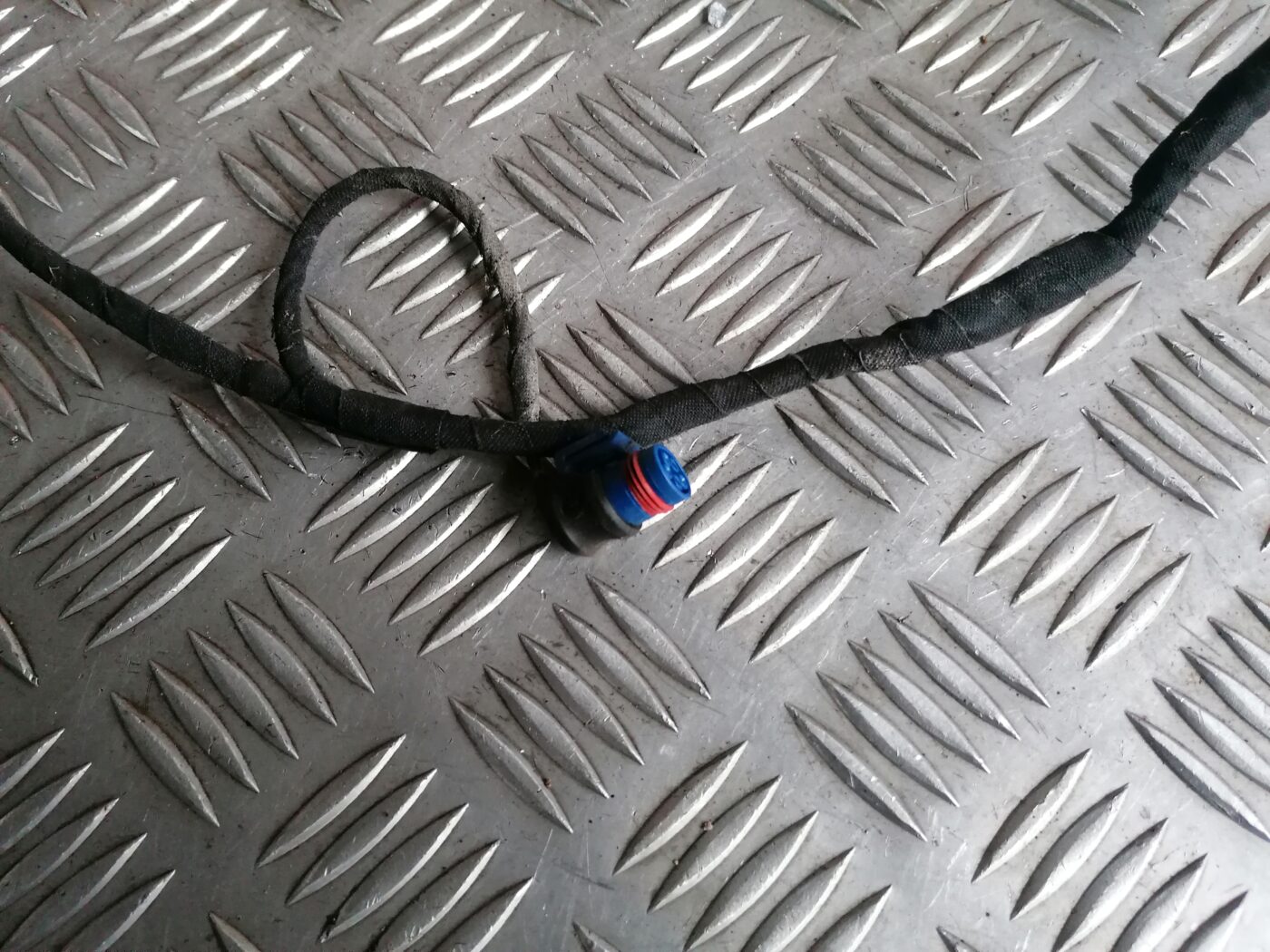 Pārkošanas devēju vads priekš MERCEDES BENZ ML280 2008 OBSIDIAN BLACK 3 Pārkošanas devēju vads priekš MERCEDES BENZ ML280 2008 OBSIDIAN BLACK