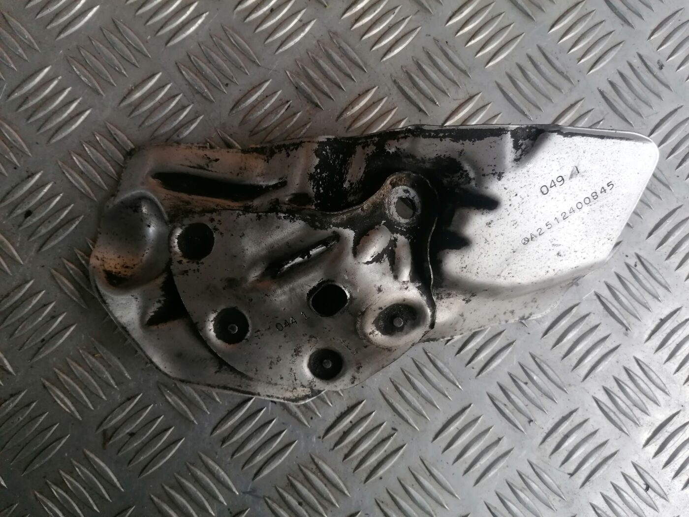 Dzinēja aizsargdaļas priekš MERCEDES BENZ ML280 2008 OBSIDIAN BLACK 4 Dzinēja aizsargdaļas priekš MERCEDES BENZ ML280 2008 OBSIDIAN BLACK