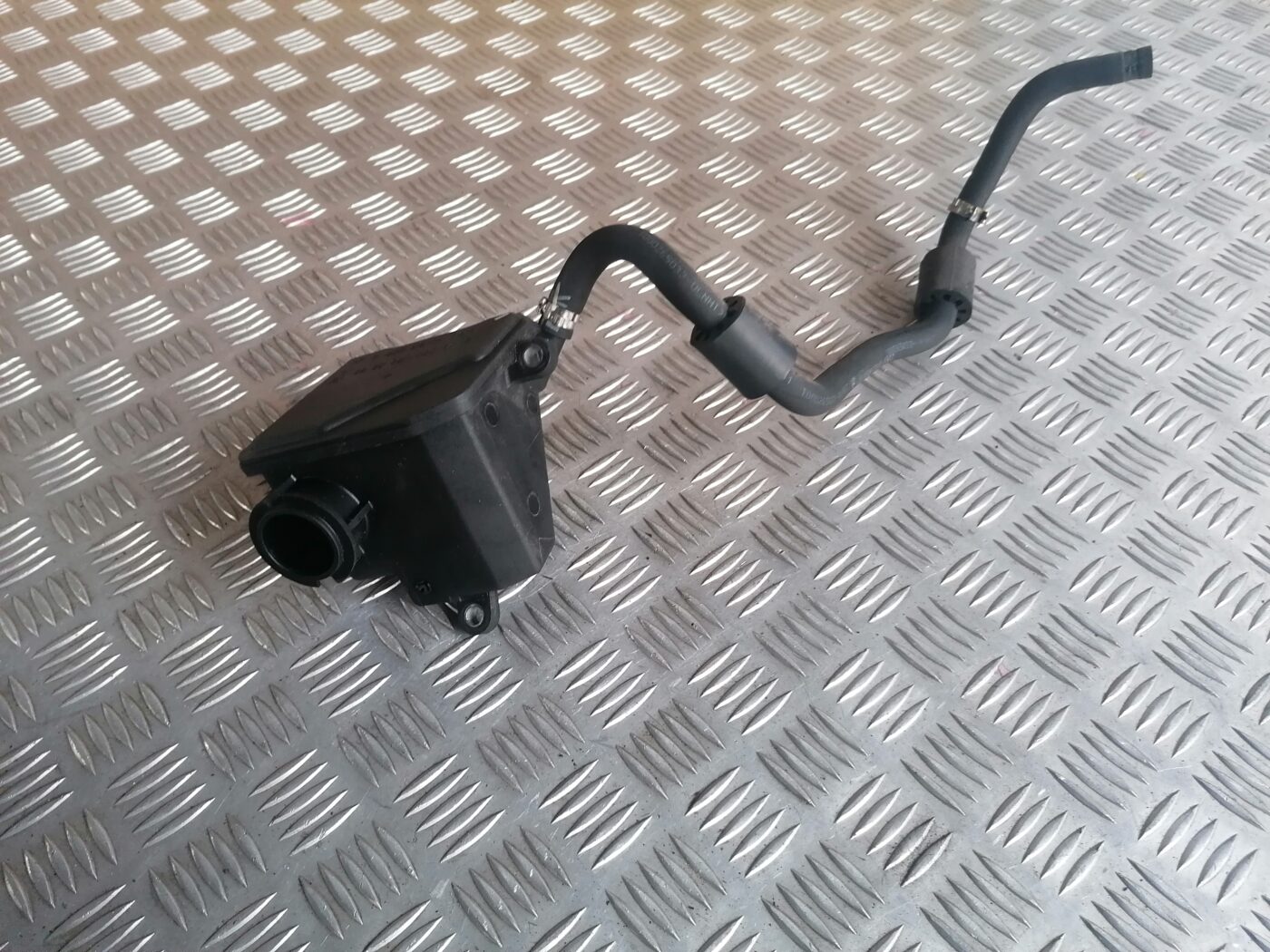 Stūres pastiprinātāja tvertne priekš MERCEDES BENZ ML280 2008 OBSIDIAN BLACK 3 Stūres pastiprinātāja tvertne priekš MERCEDES BENZ ML280 2008 OBSIDIAN BLACK