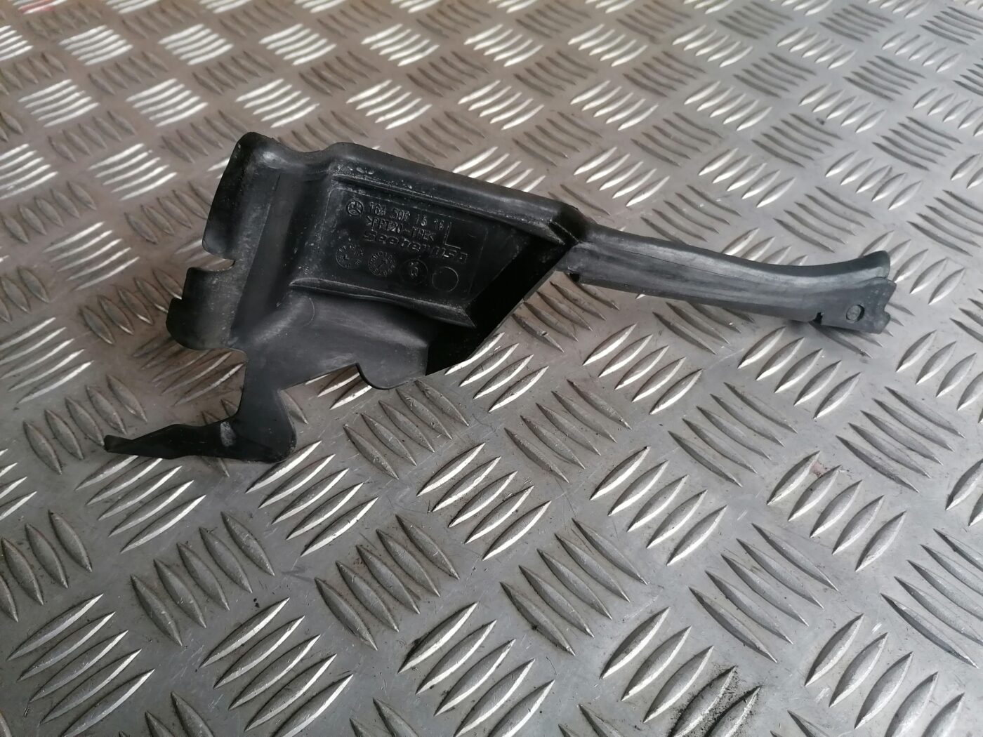 Ieplūdes gaisa deflektors, pa kreisi priekš MERCEDES BENZ ML280 2008 OBSIDIAN BLACK 3 Ieplūdes gaisa deflektors, pa kreisi priekš MERCEDES BENZ ML280 2008 OBSIDIAN BLACK