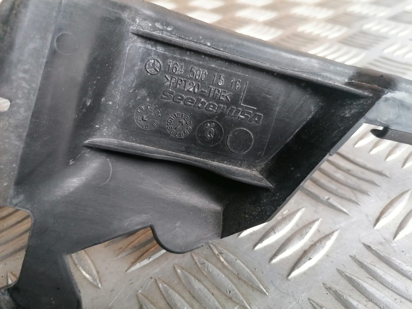 Ieplūdes gaisa deflektors, pa kreisi priekš MERCEDES BENZ ML280 2008 OBSIDIAN BLACK 7 Ieplūdes gaisa deflektors, pa kreisi priekš MERCEDES BENZ ML280 2008 OBSIDIAN BLACK