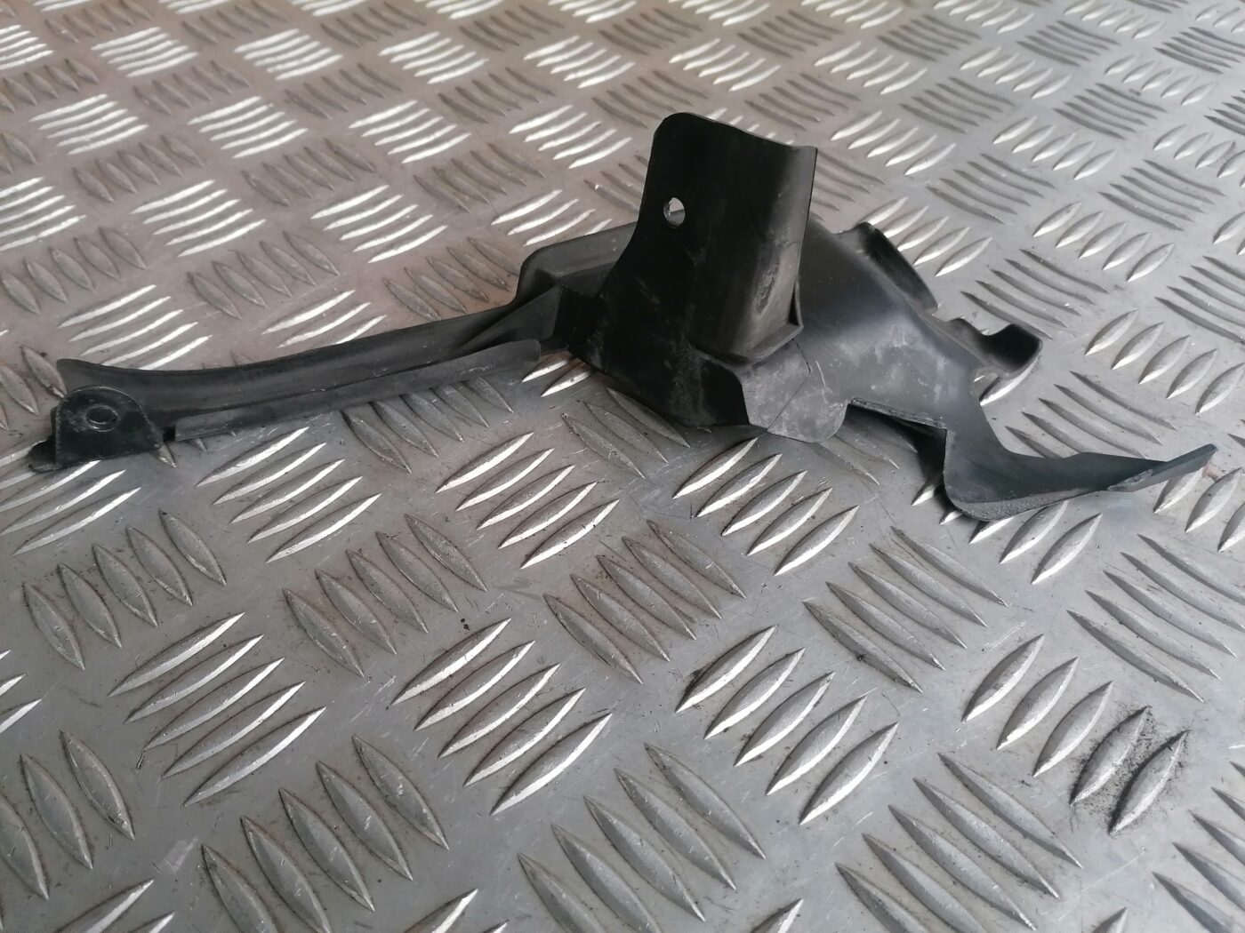 Ieplūdes gaisa deflektors, pa kreisi priekš MERCEDES BENZ ML280 2008 OBSIDIAN BLACK 5 Ieplūdes gaisa deflektors, pa kreisi priekš MERCEDES BENZ ML280 2008 OBSIDIAN BLACK