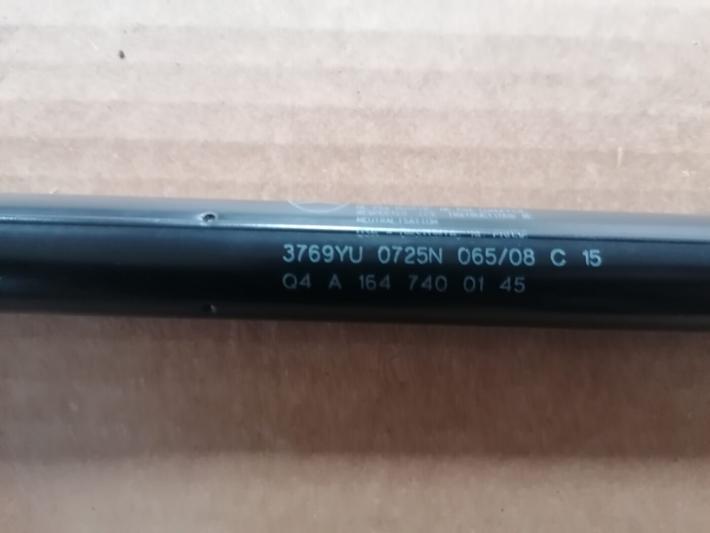 Bagažnieka vāka amortizators priekš MERCEDES BENZ ML280 2008 OBSIDIAN BLACK