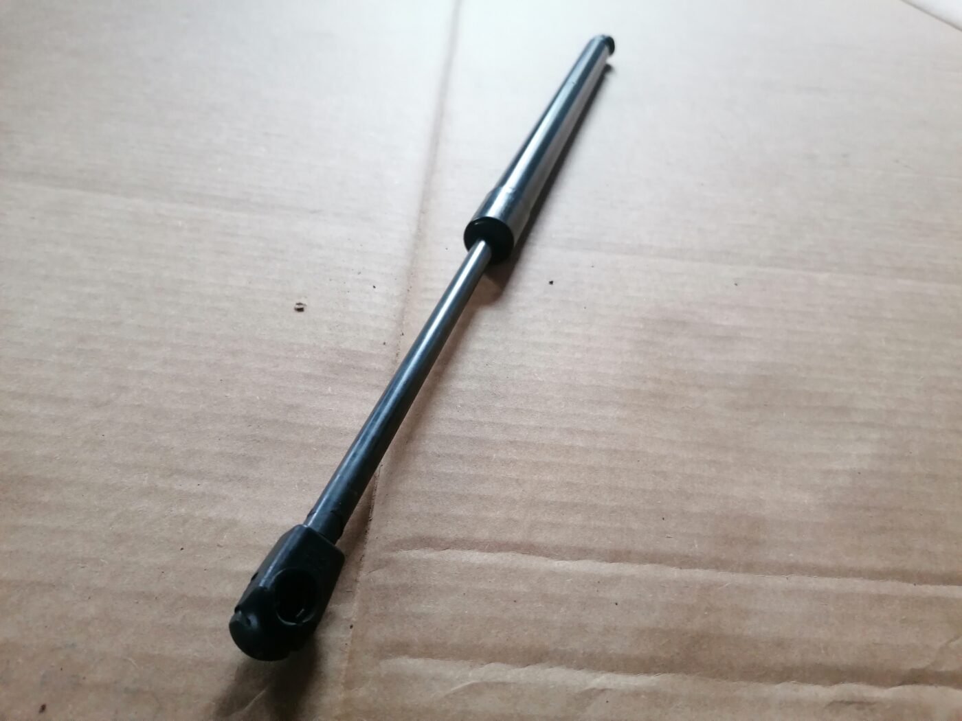 Bagažnieka vāka amortizators priekš MERCEDES BENZ ML280 2008 OBSIDIAN BLACK