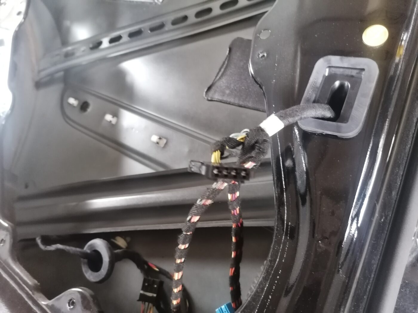 Aizmugurējās kreisās durvis priekš MERCEDES BENZ ML280 2008 OBSIDIAN BLACK 13 Aizmugurējās kreisās durvis priekš MERCEDES BENZ ML280 2008 OBSIDIAN BLACK