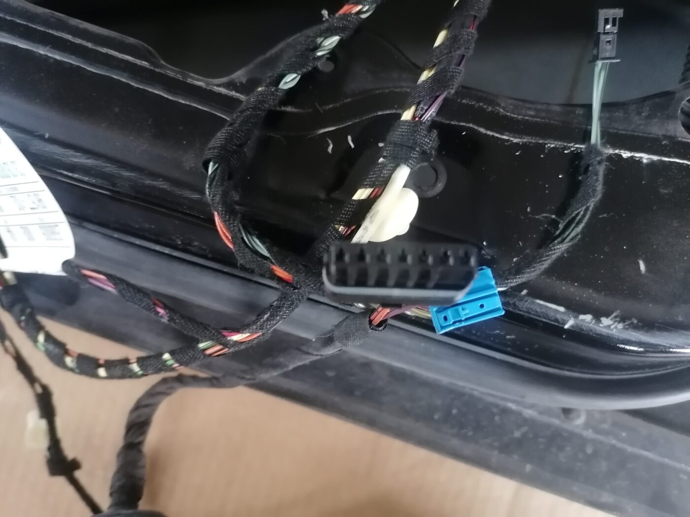 Aizmugurējās kreisās durvis priekš MERCEDES BENZ ML280 2008 OBSIDIAN BLACK 15 Aizmugurējās kreisās durvis priekš MERCEDES BENZ ML280 2008 OBSIDIAN BLACK