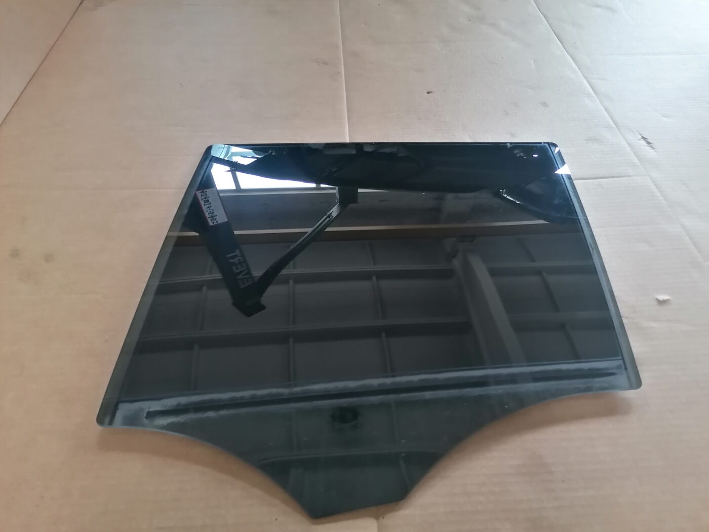 Aizmugurējo kreiso durvju stikls priekš MERCEDES BENZ ML280 2008 OBSIDIAN BLACK