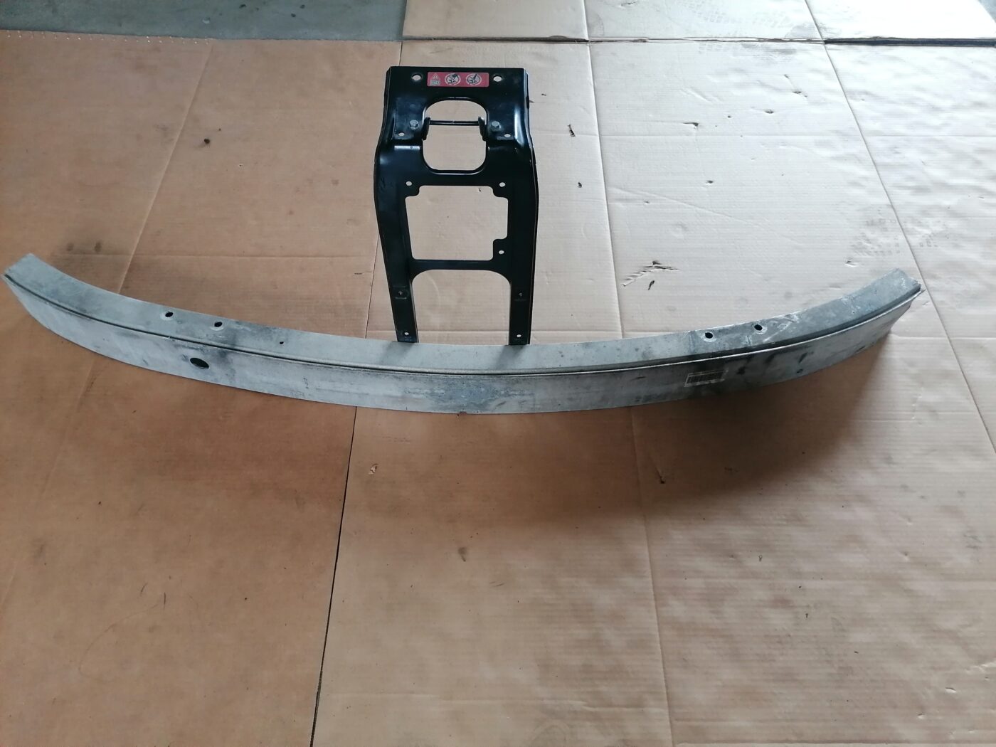 Priekšējā bufera pastiprinātājs priekš MERCEDES BENZ ML280 2008 OBSIDIAN BLACK 1 Priekšējā bufera pastiprinātājs priekš MERCEDES BENZ ML280 2008 OBSIDIAN BLACK