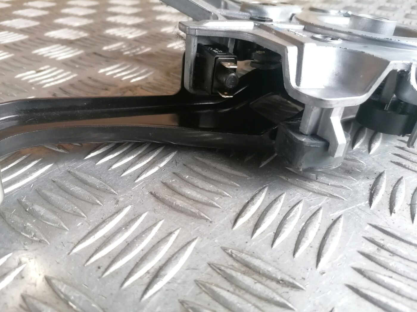 Stāvbremzes pedālis priekš MERCEDES BENZ ML280 2008 OBSIDIAN BLACK