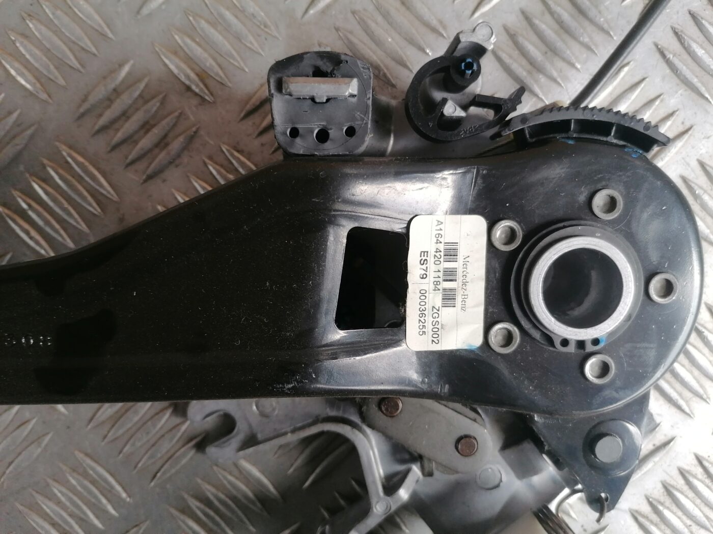 Stāvbremzes pedālis priekš MERCEDES BENZ ML280 2008 OBSIDIAN BLACK