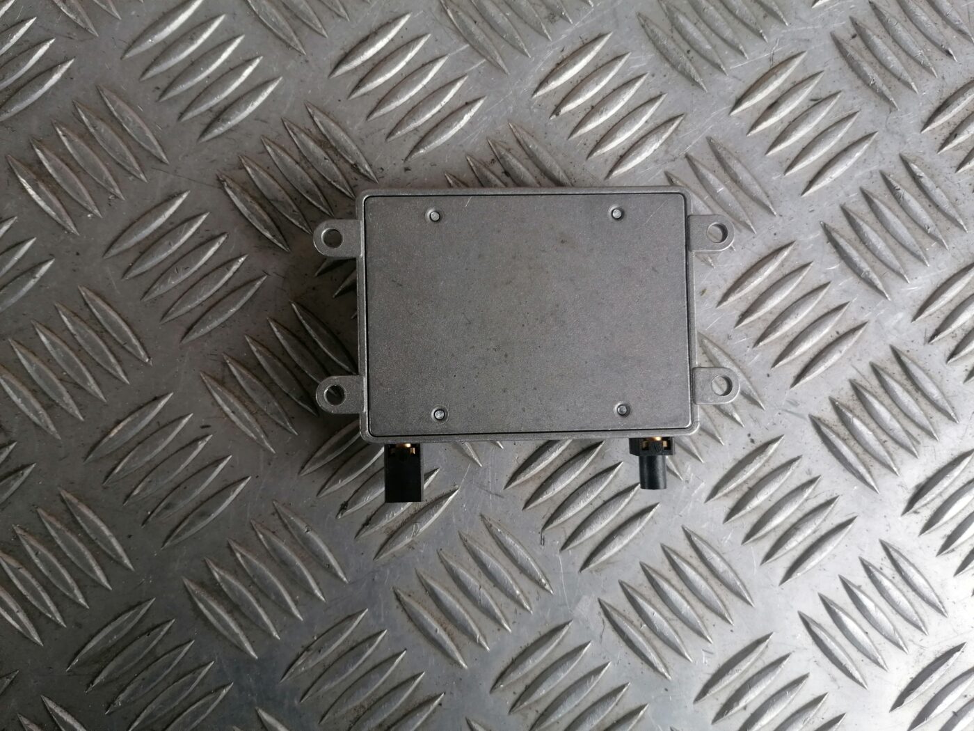 Antenas pastiprinātāja bloks priekš MERCEDES BENZ ML280 2008 OBSIDIAN BLACK 2 Antenas pastiprinātāja bloks priekš MERCEDES BENZ ML280 2008 OBSIDIAN BLACK